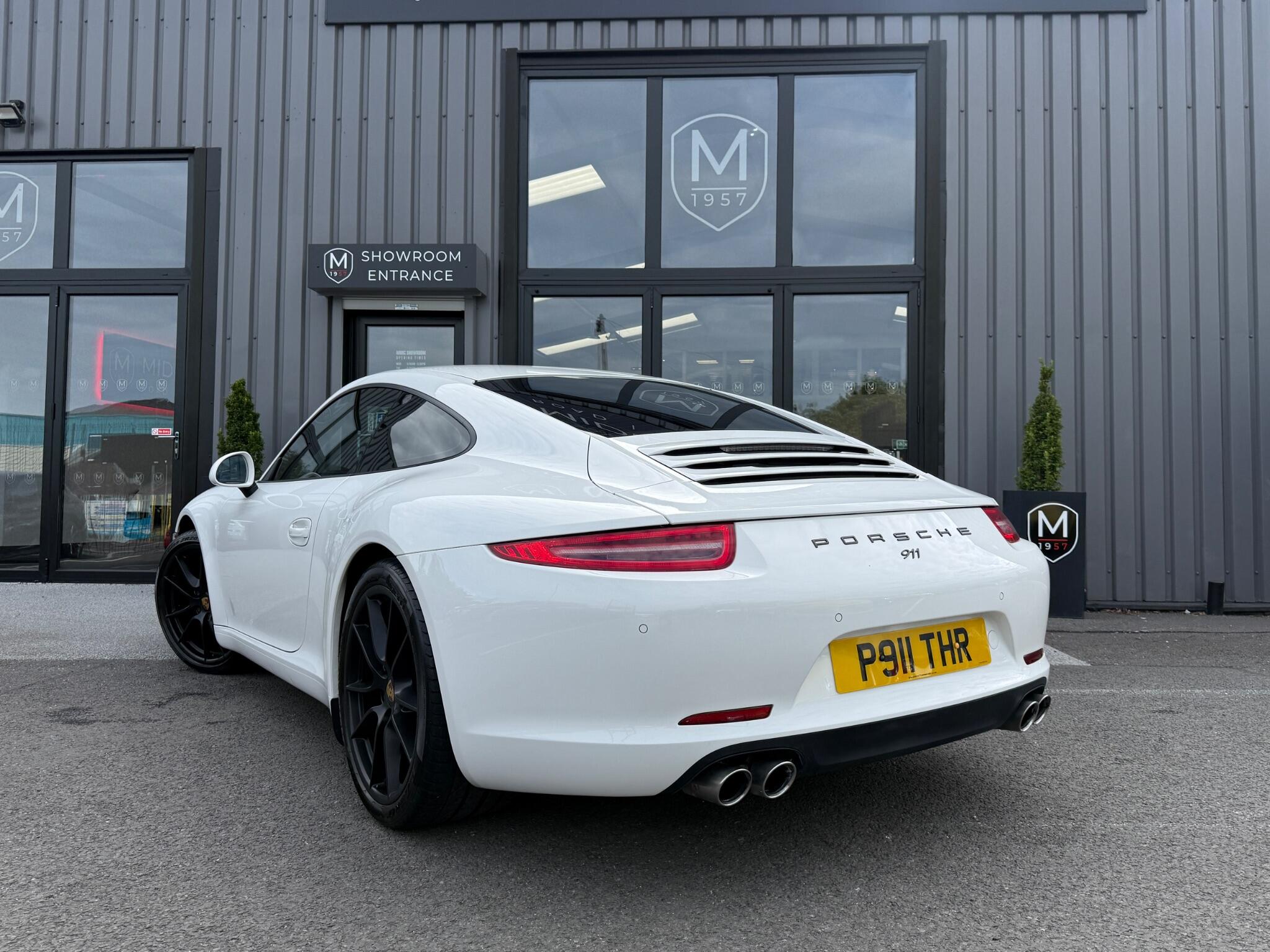 Porsche 911 view 21