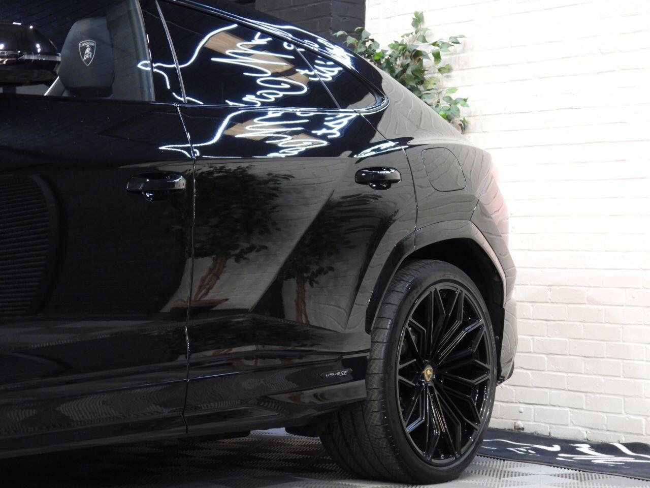 Lamborghini Urus view 15