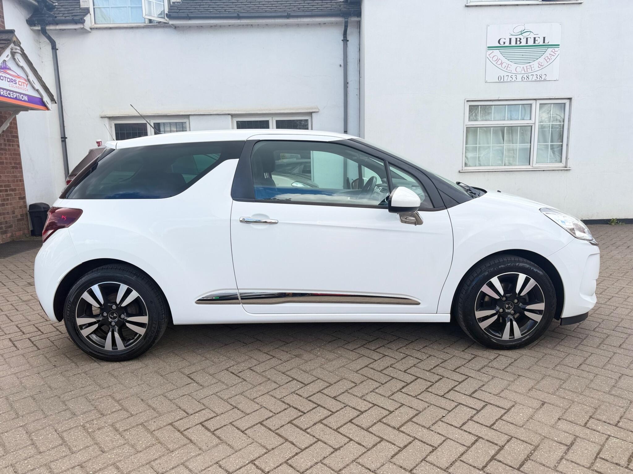 DS Automobiles DS 3 view 8