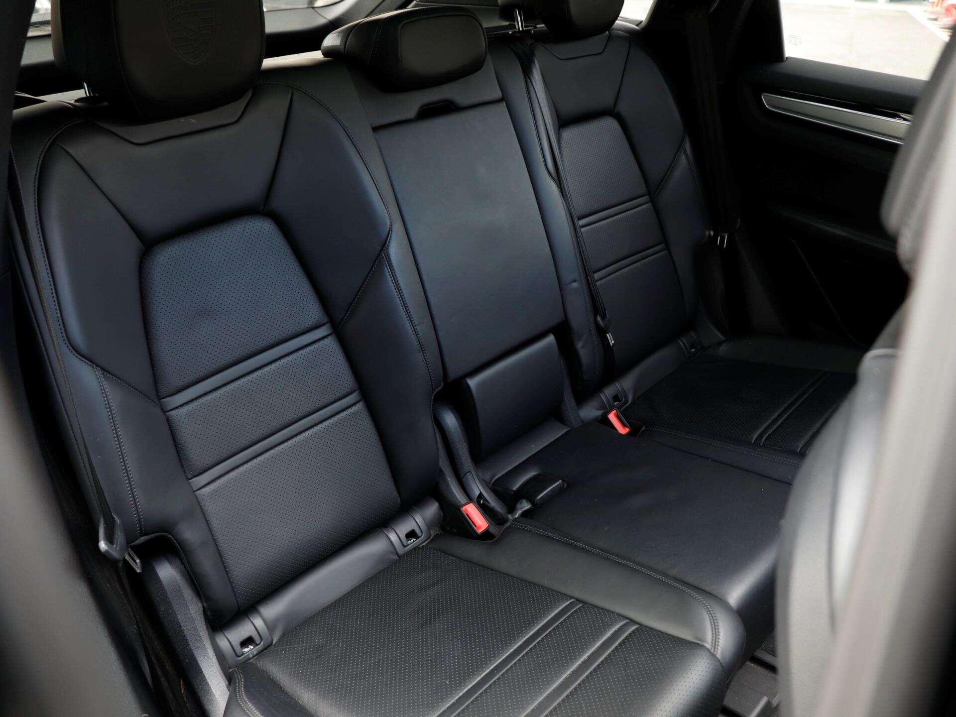 Porsche Cayenne view 27