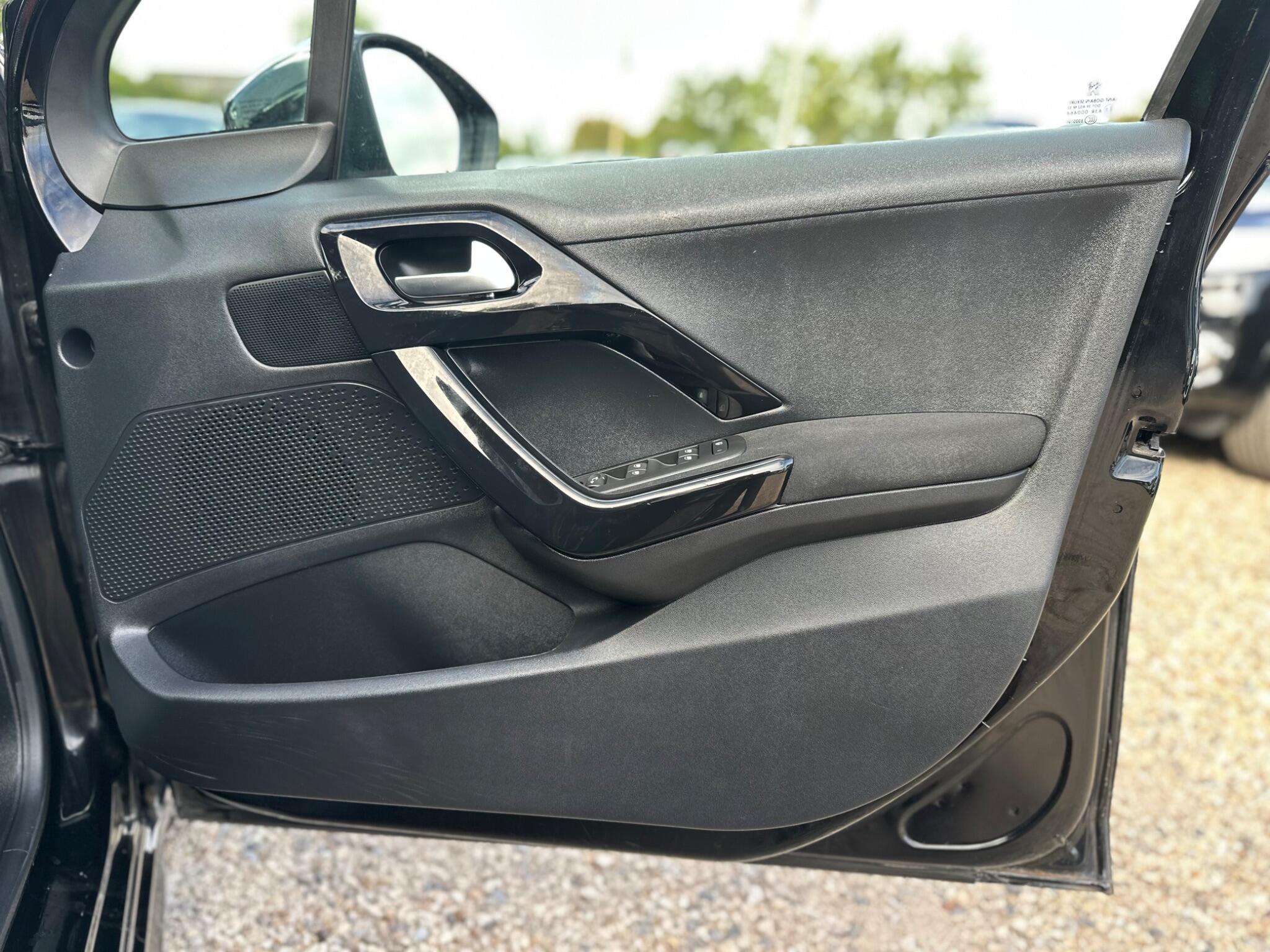 Peugeot 208 view 61
