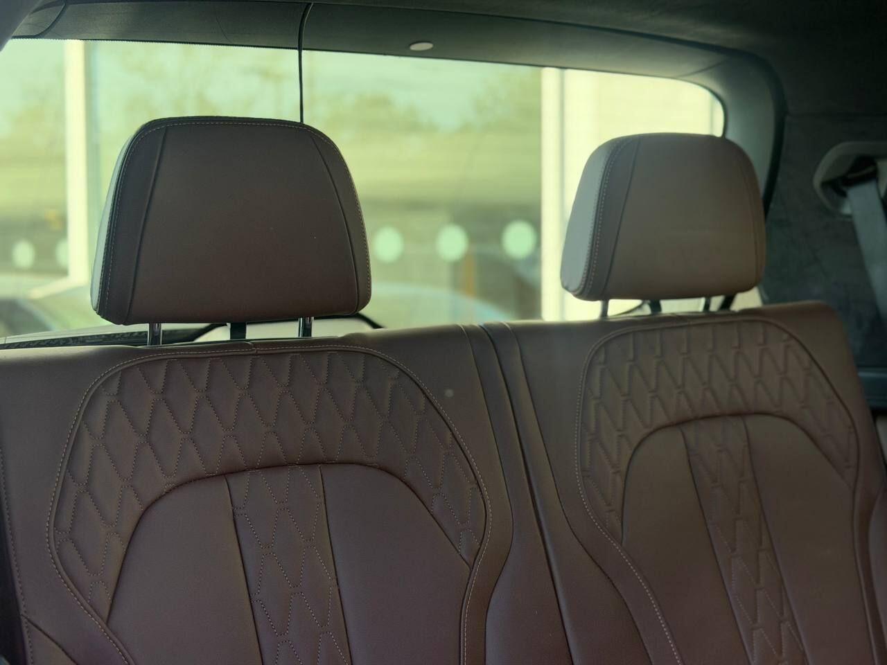 BMW X7 view 25