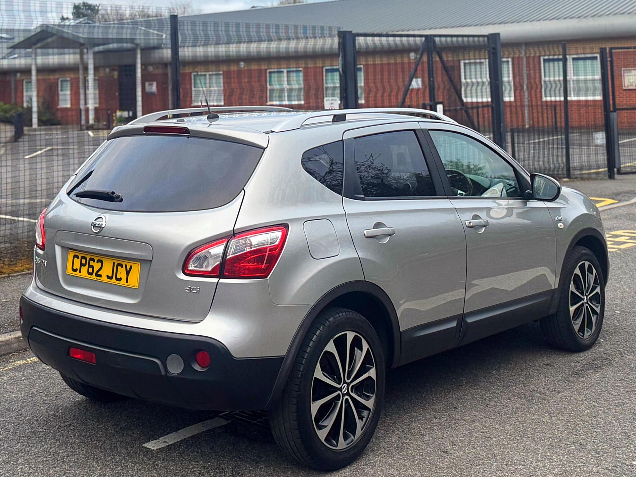 2012 Nissan Qashqai 1.5 dCi n-tec+ 2WD Euro 5 5dr image 10