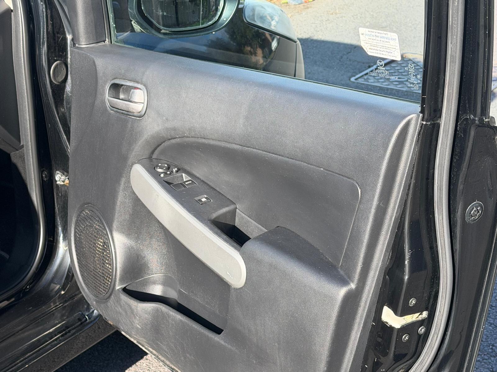 Mazda Mazda2 view 13