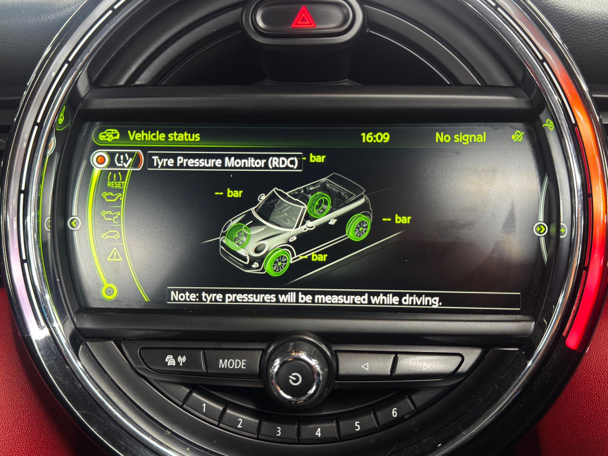 Mini Convertible view 32