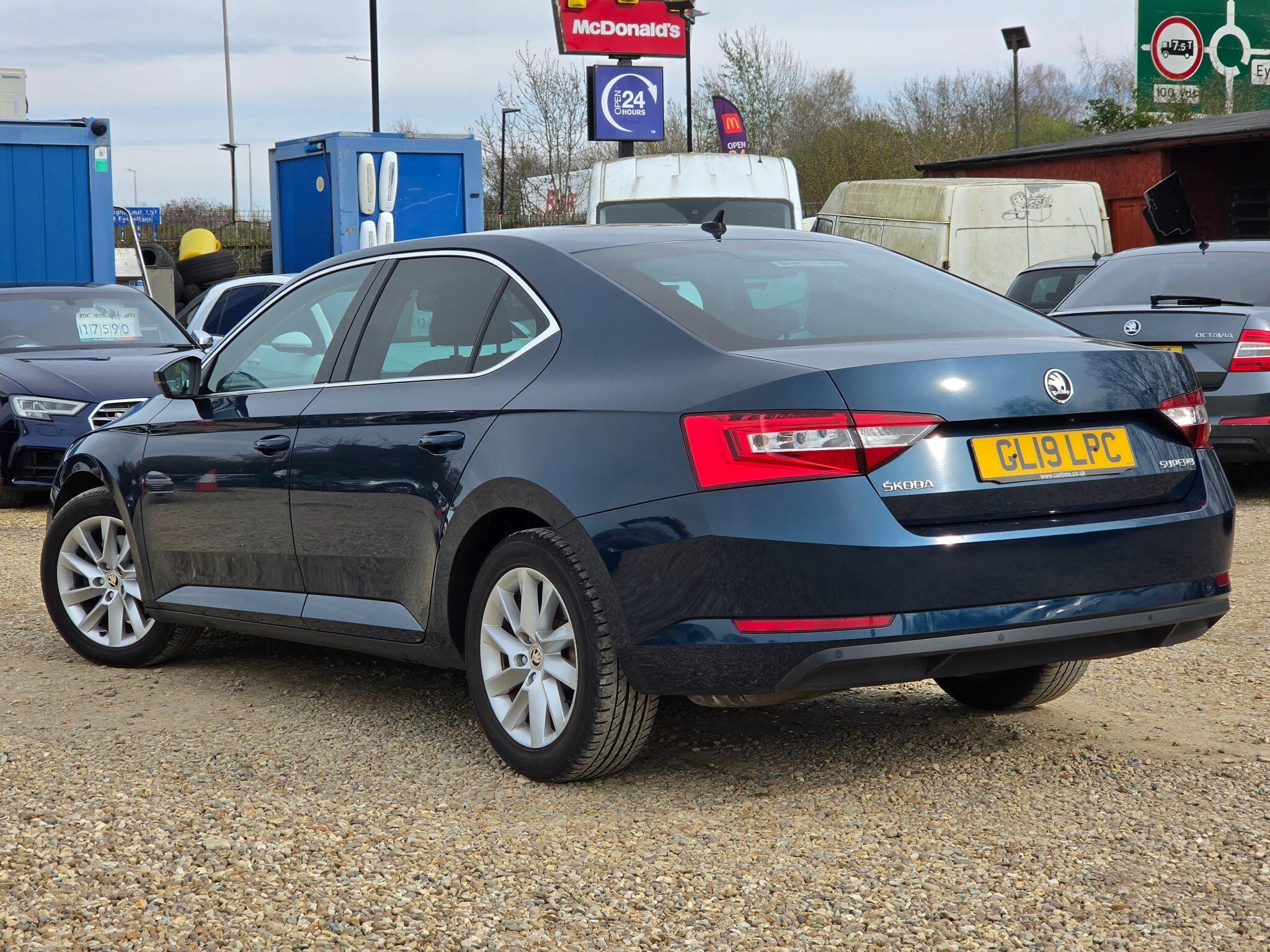 Skoda Superb view 4