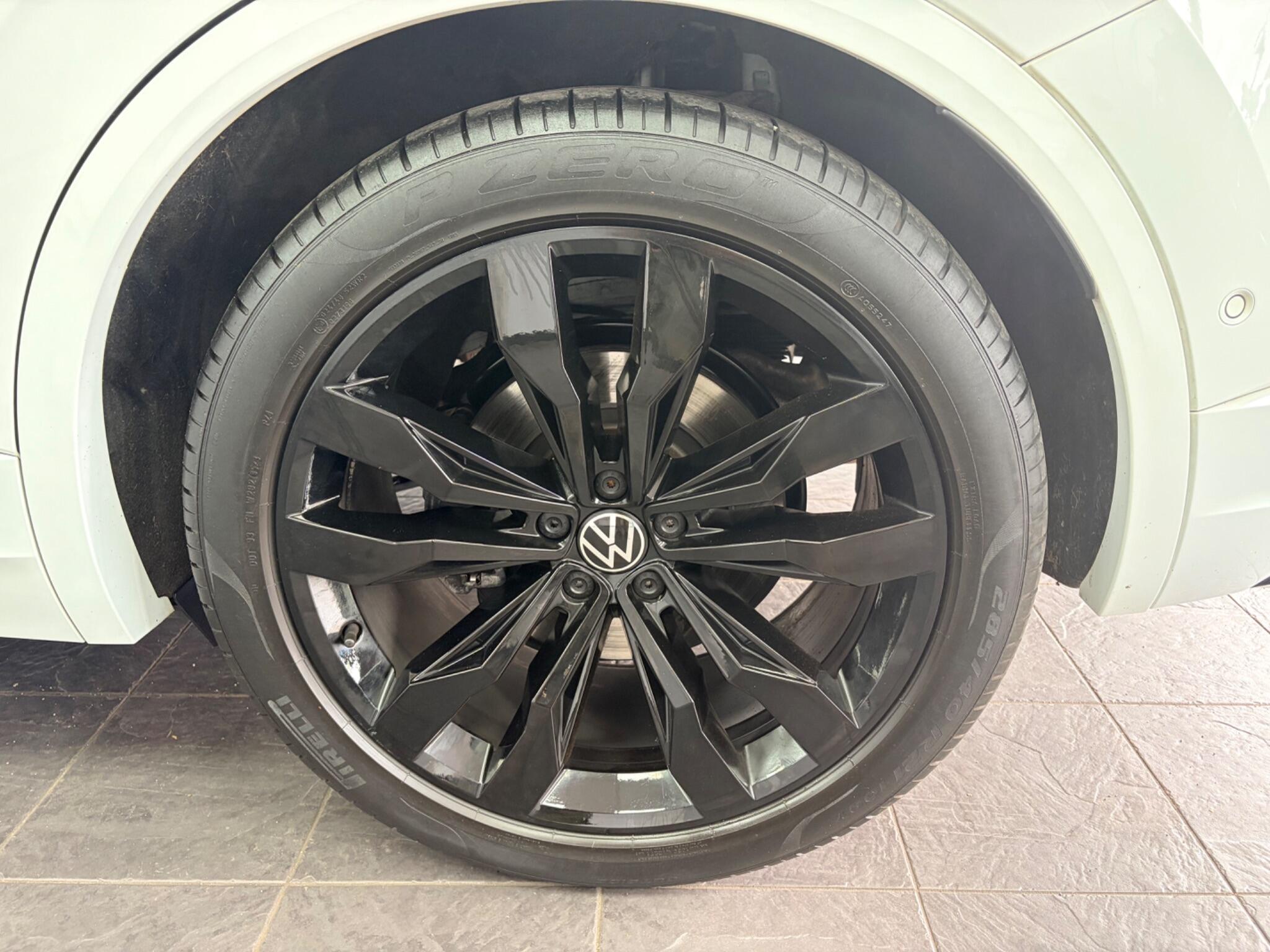 Volkswagen Touareg view 22