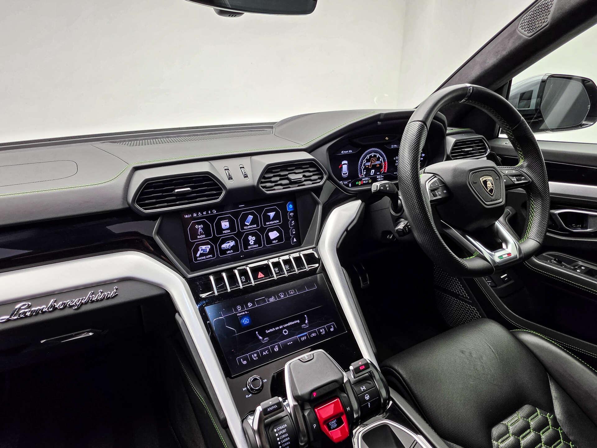 Lamborghini Urus view 54
