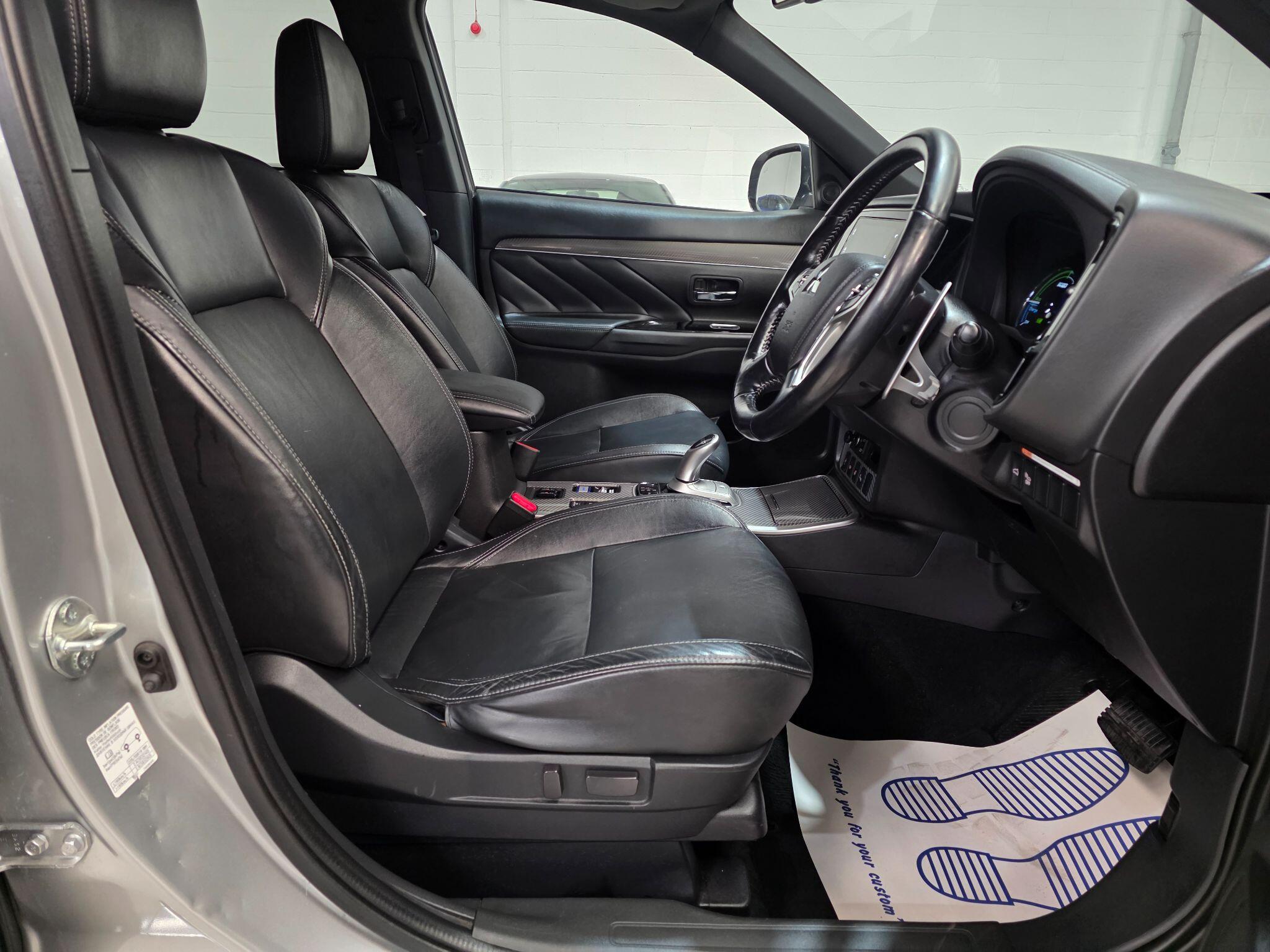 Mitsubishi Outlander view 6
