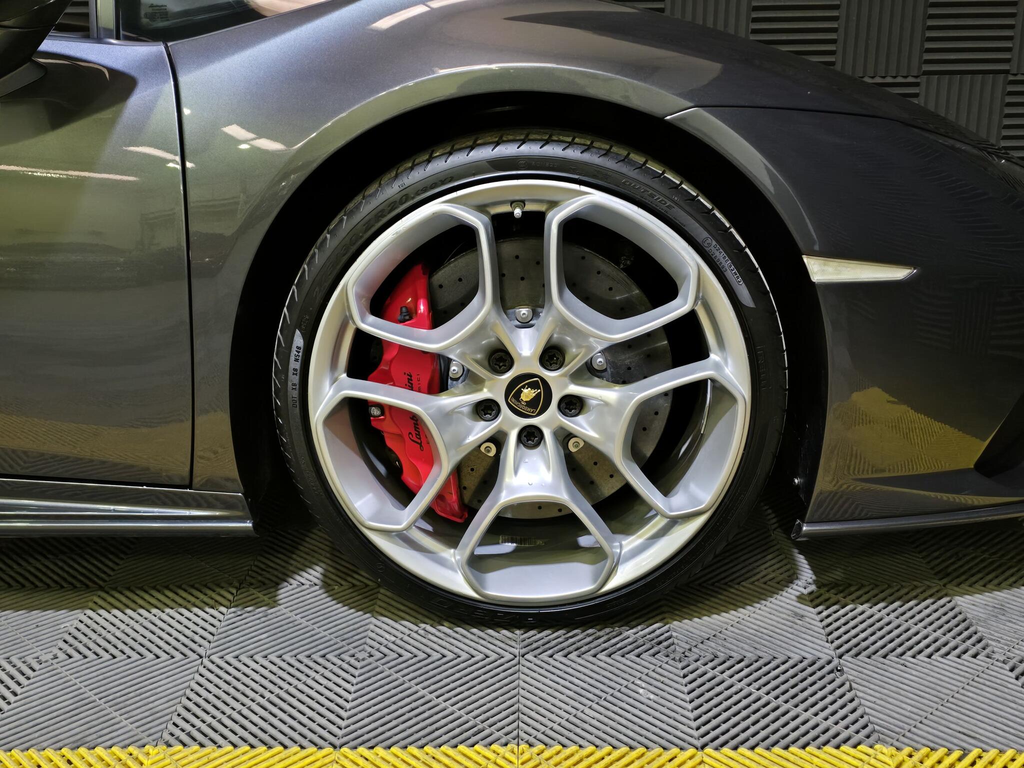 Lamborghini Huracan view 16