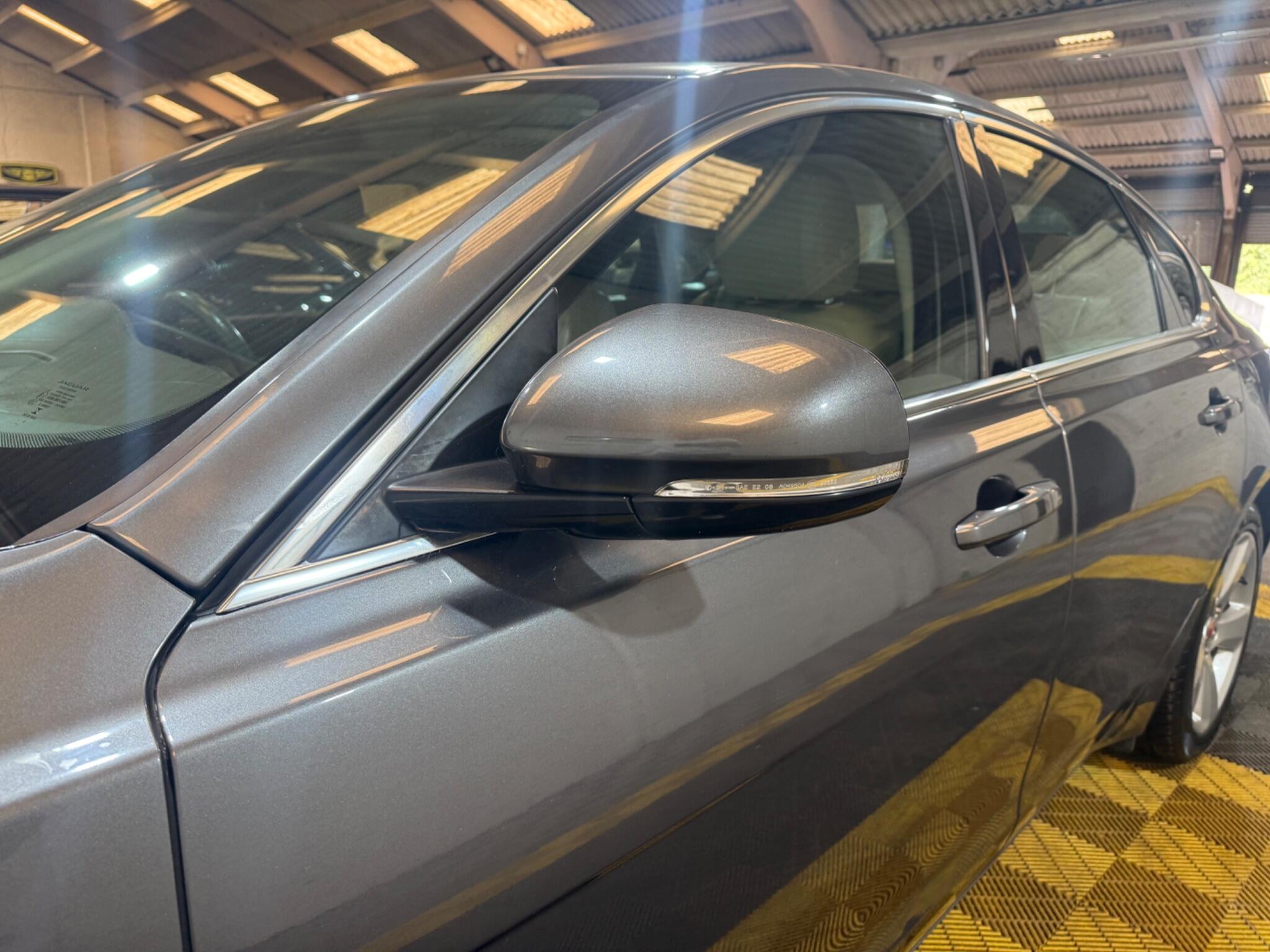 Jaguar XF view 53