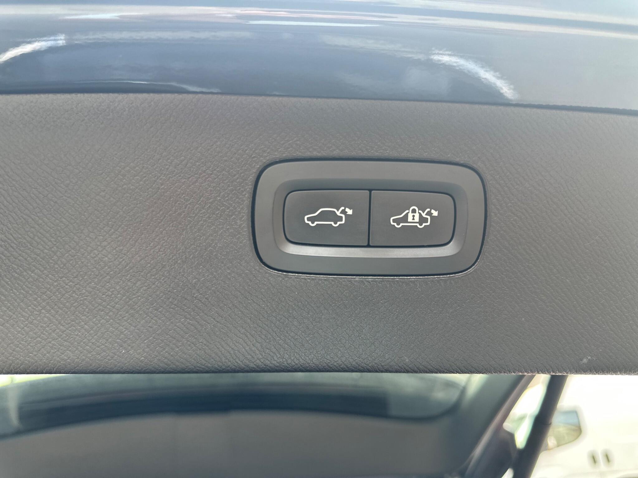 Volvo XC90 view 17