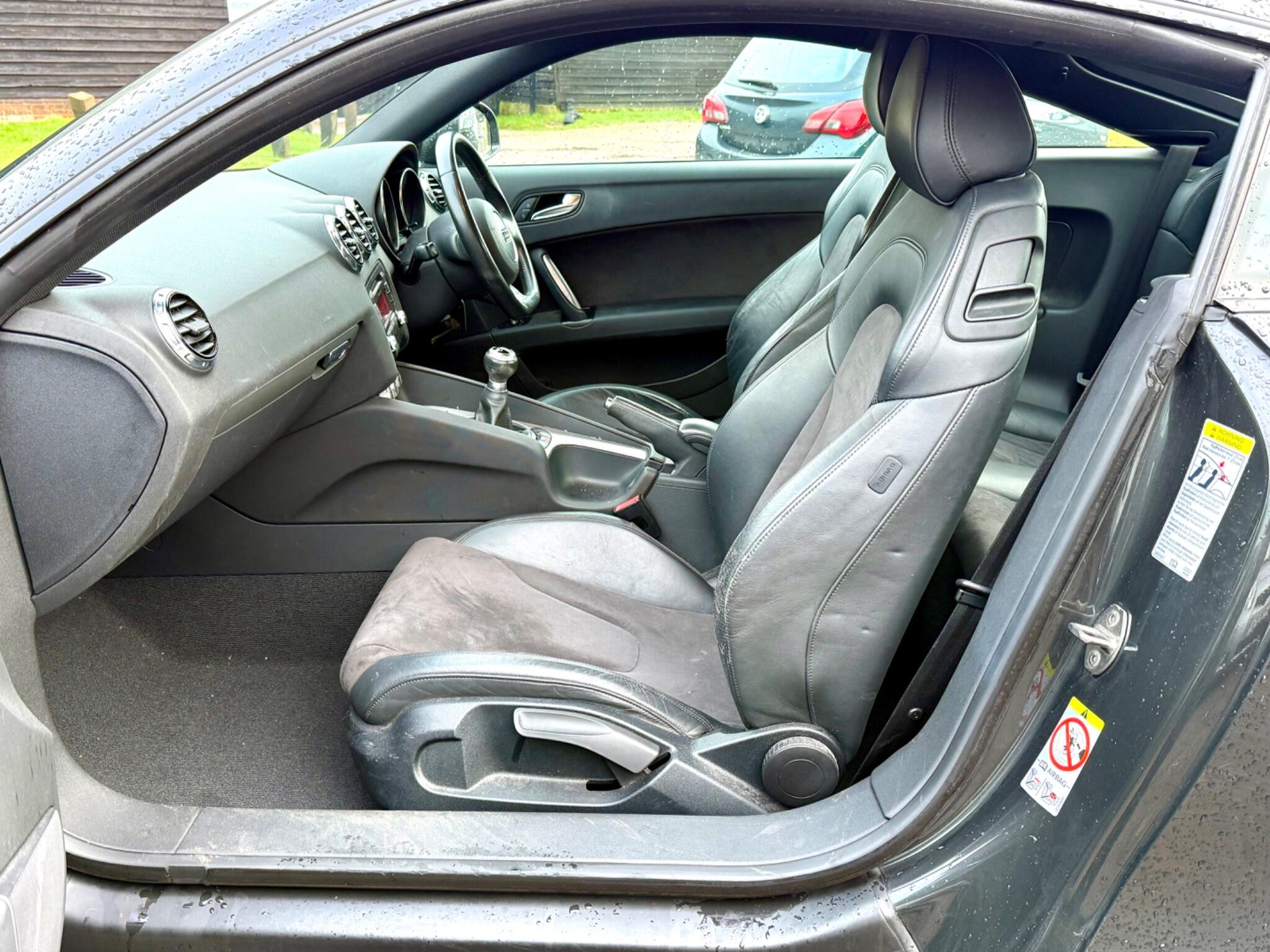 2011 Audi TT image 8