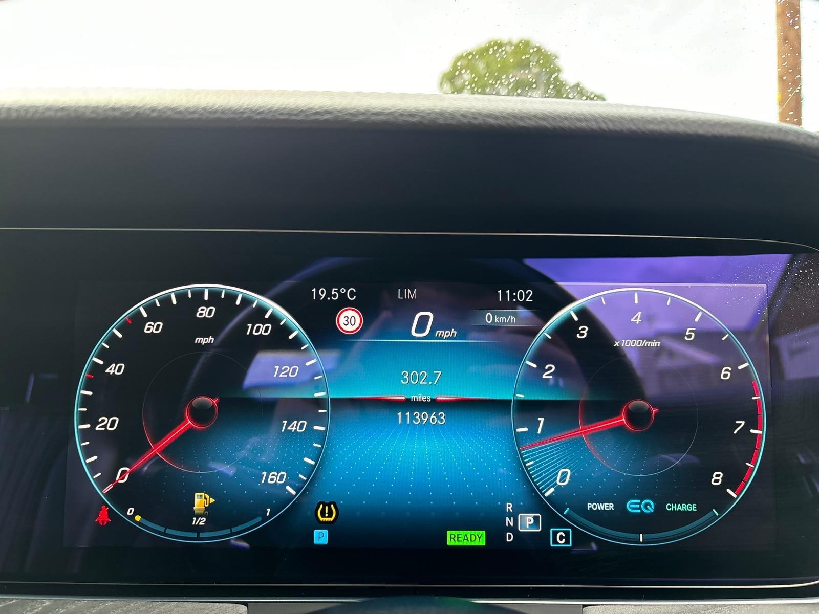 Mercedes-Benz E Class view 23