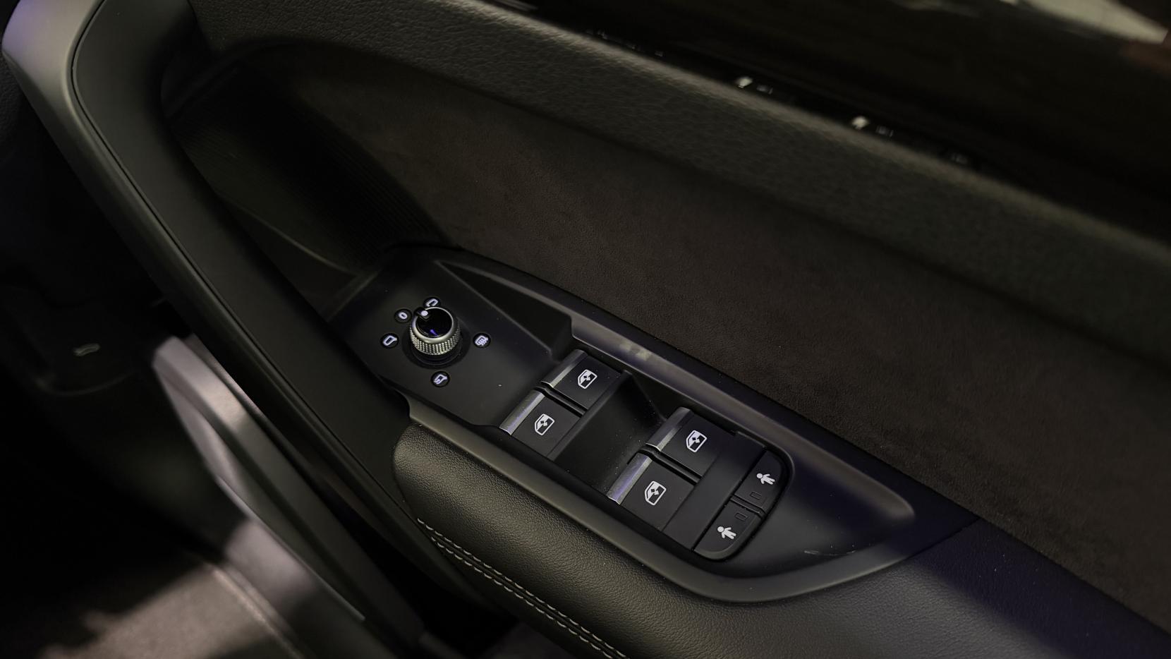 Audi SQ5 view 28