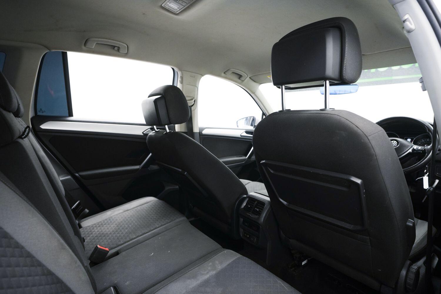 Volkswagen Tiguan view 12