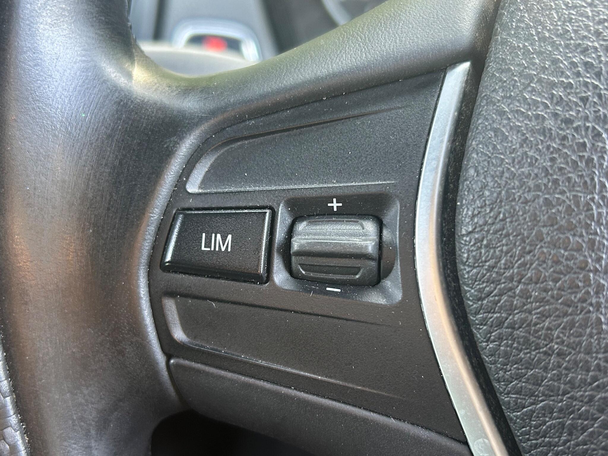 BMW 1 Series view 32