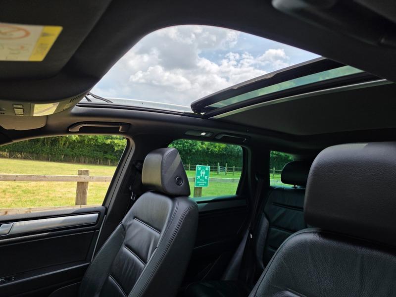 2015 Volkswagen Touareg image 26