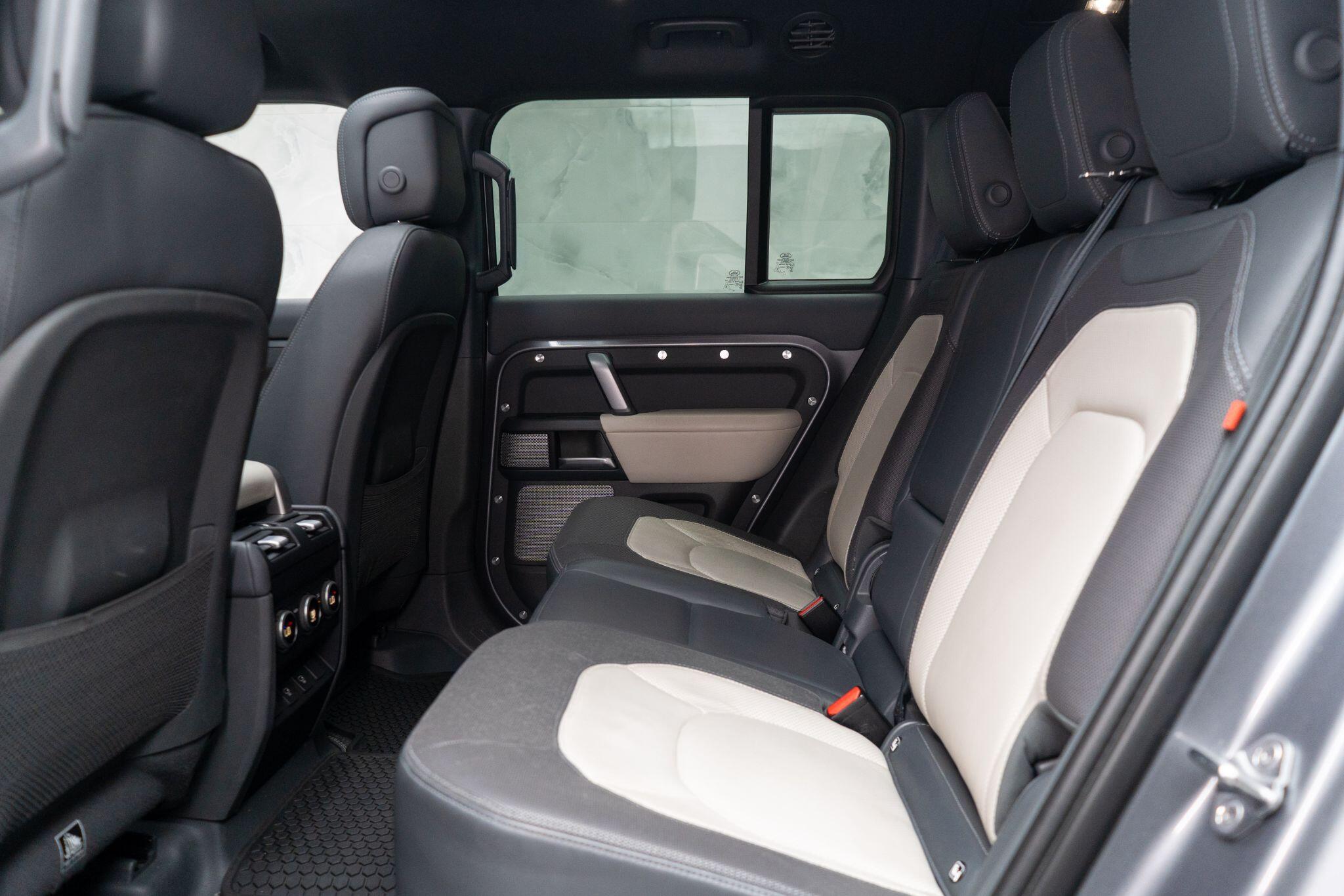 Land Rover Defender view 20