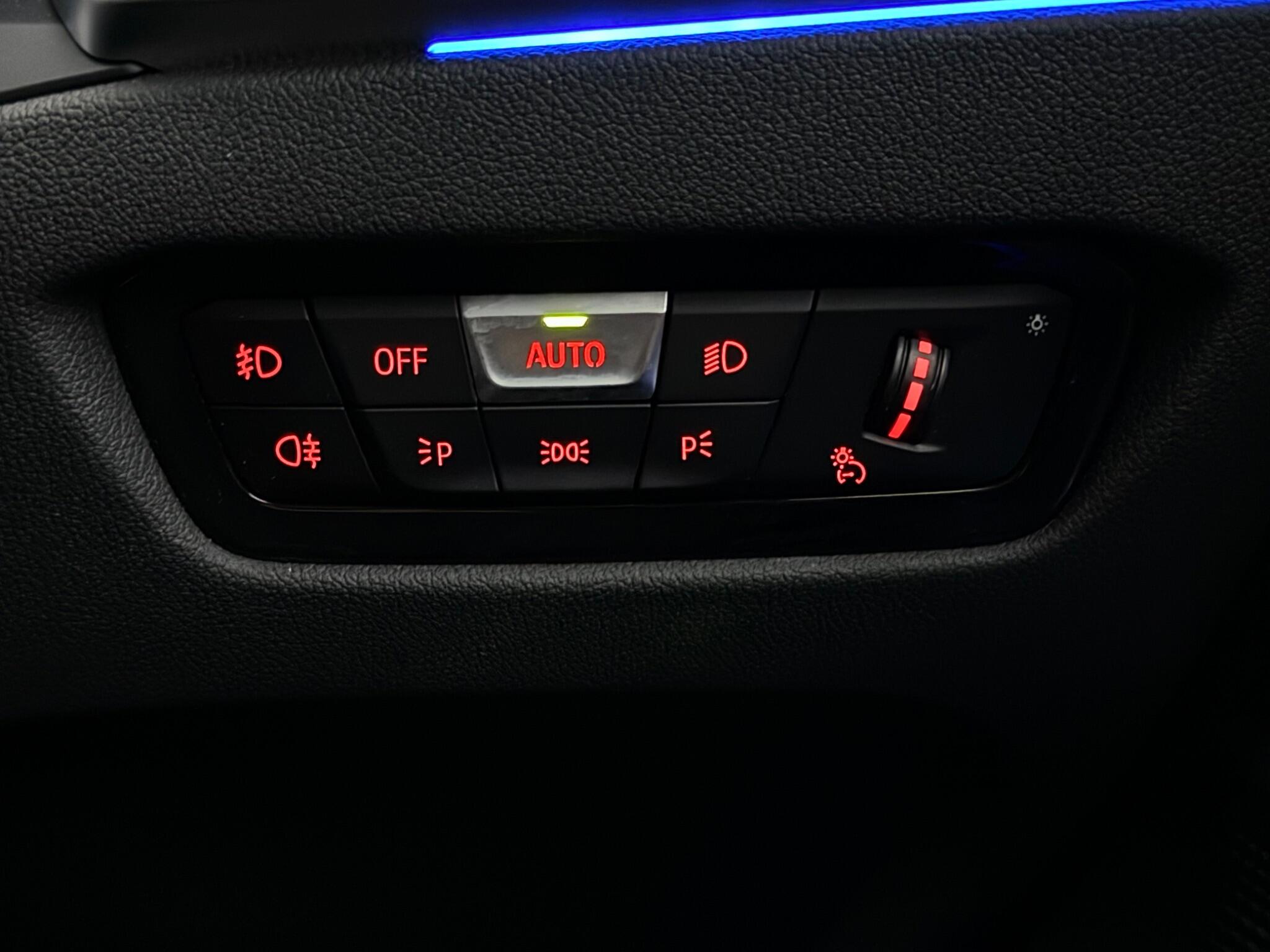 BMW 3 Series view 16
