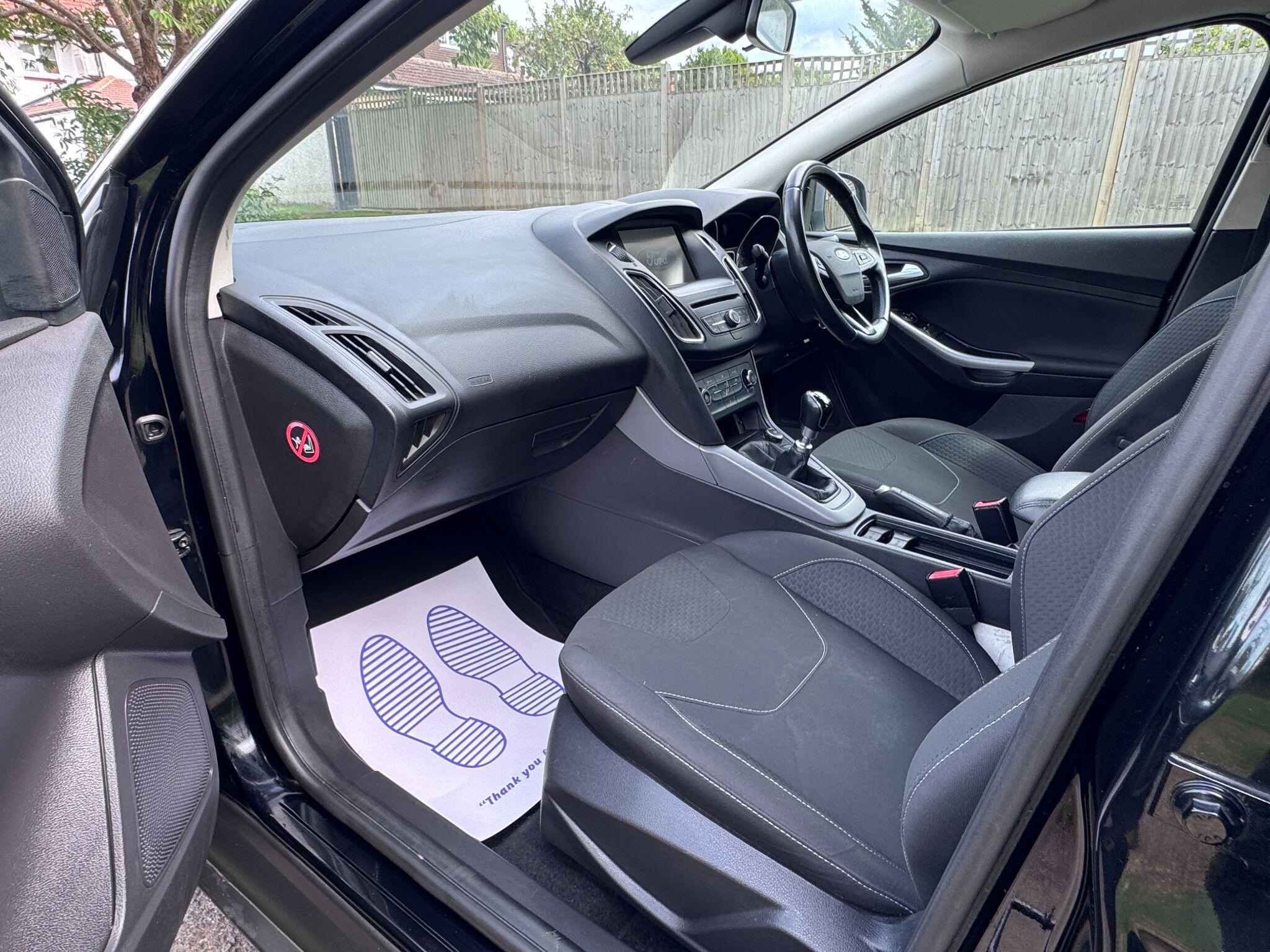 2016 Ford Focus image 15