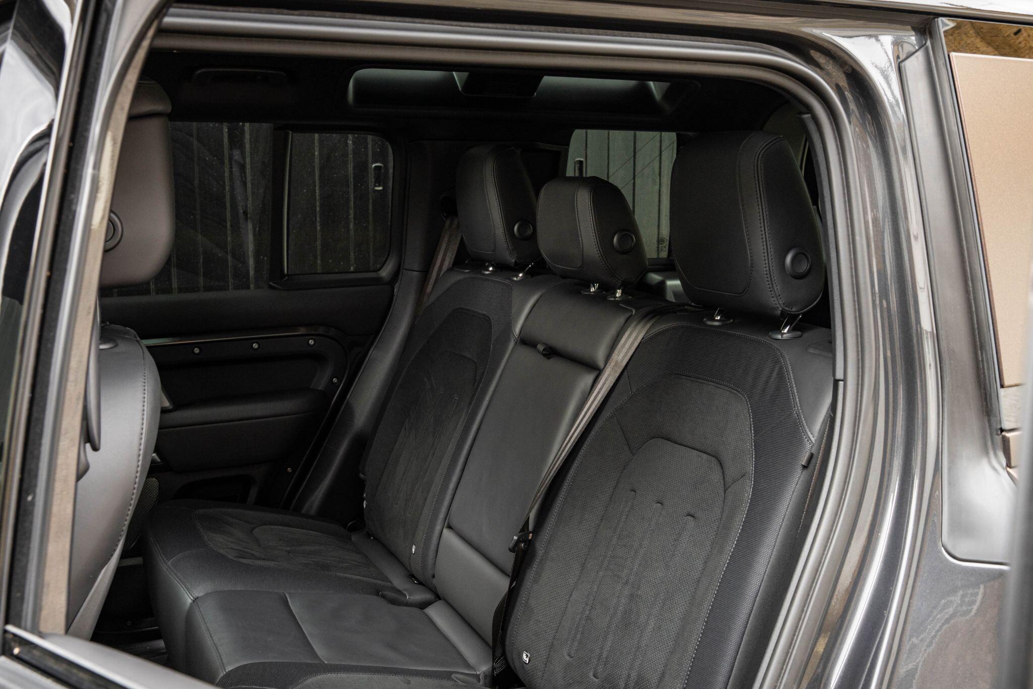 Land Rover Defender view 29