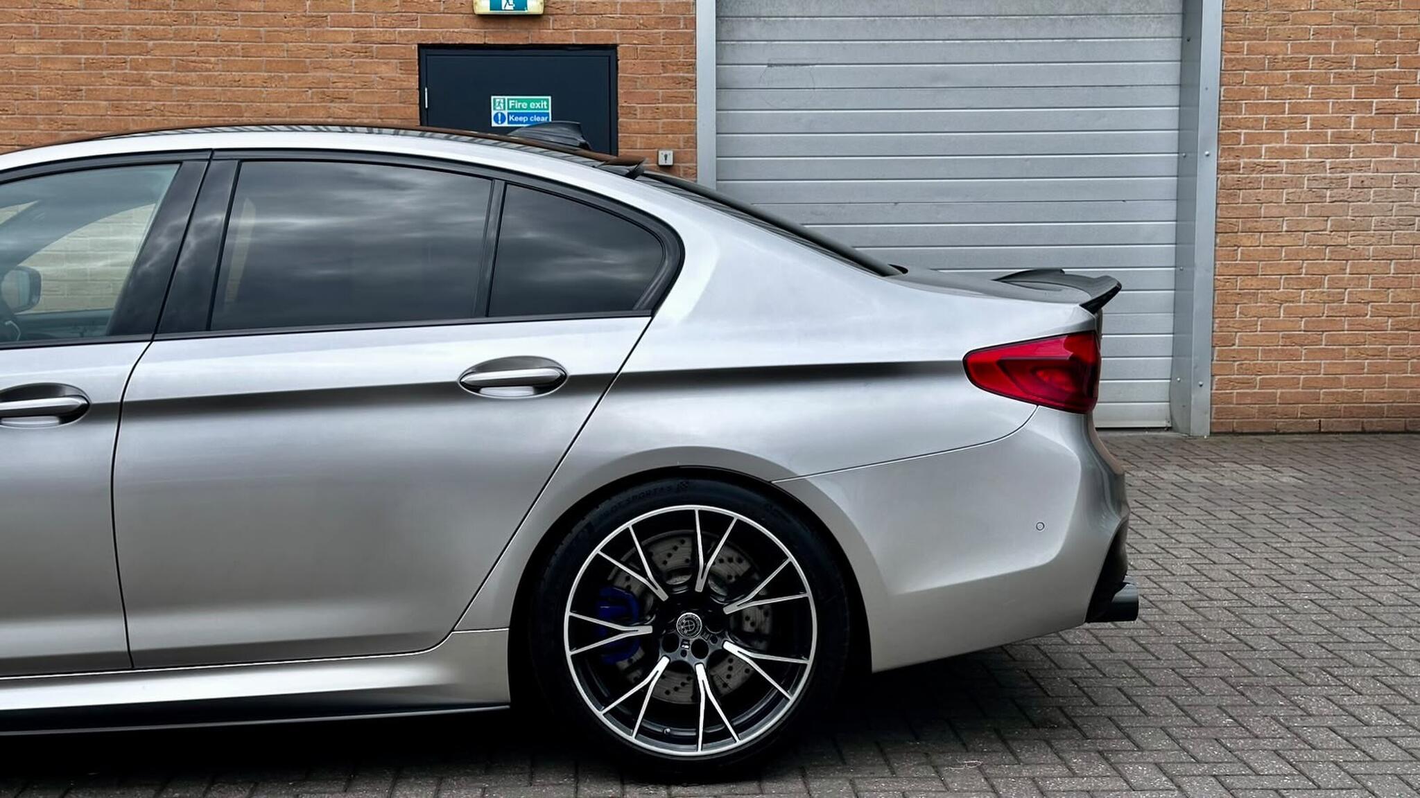 BMW M5 view 19