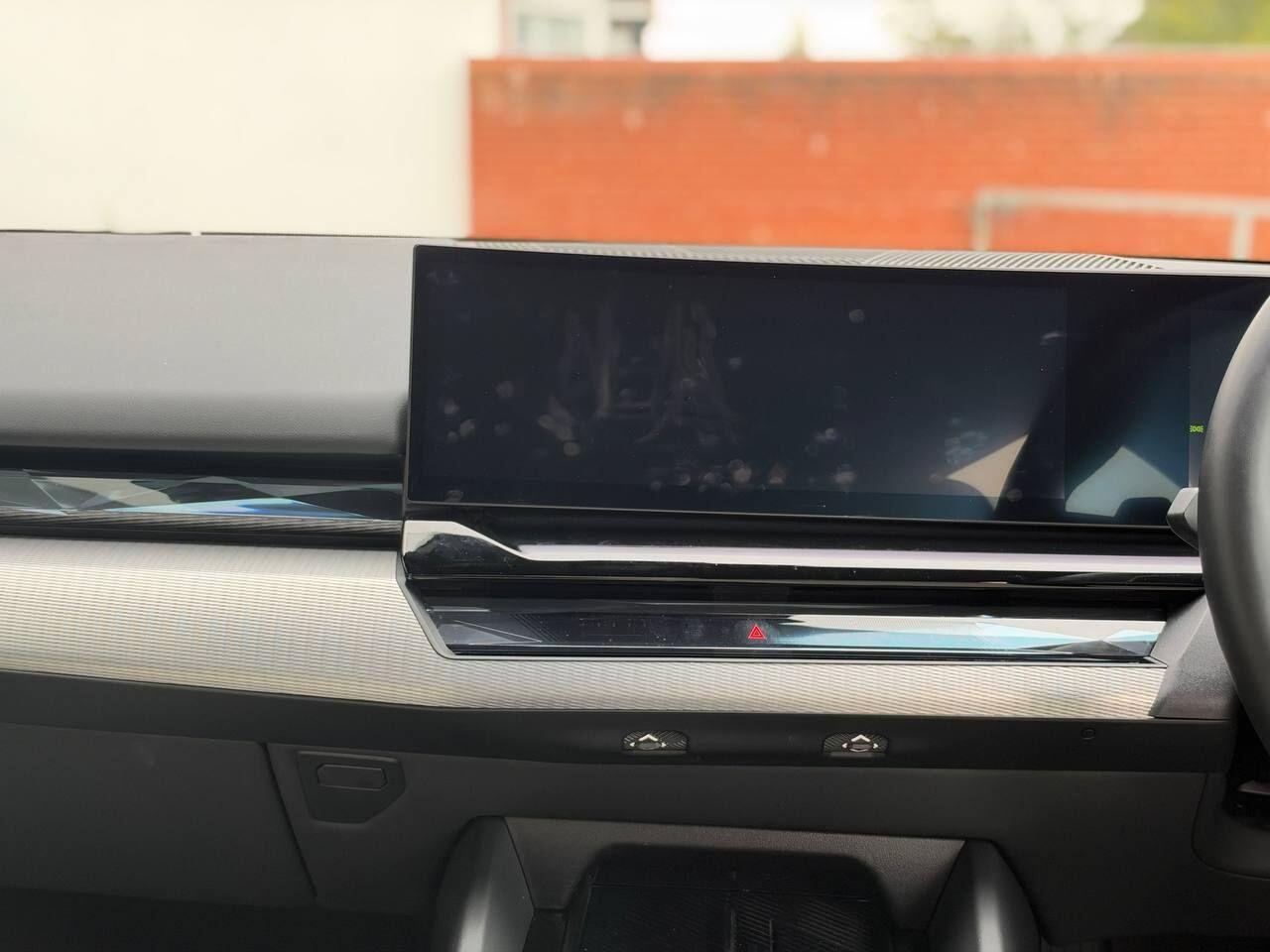 BMW i5 view 26