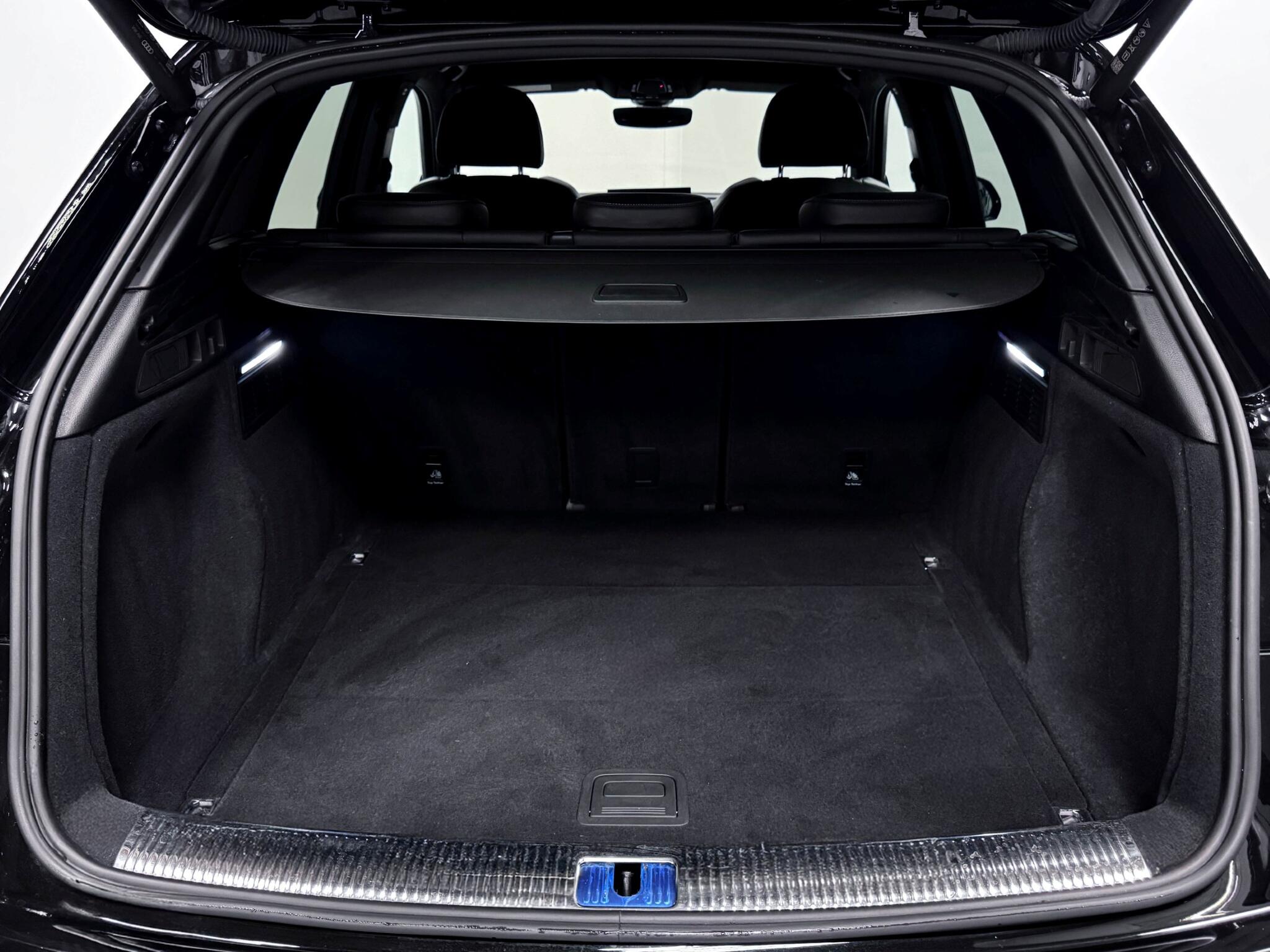 Audi Q5 view 7