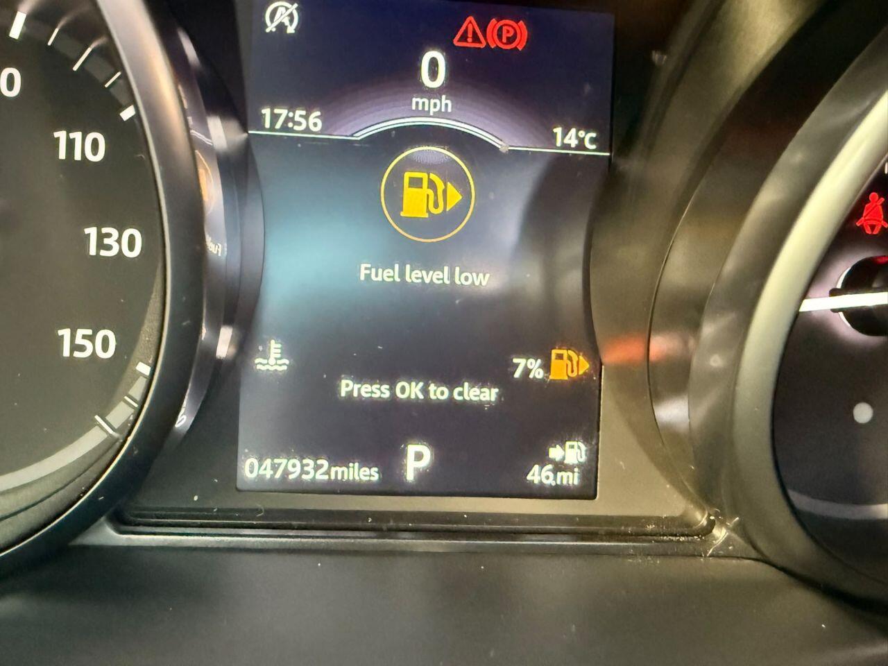 Land Rover Discovery Sport view 12