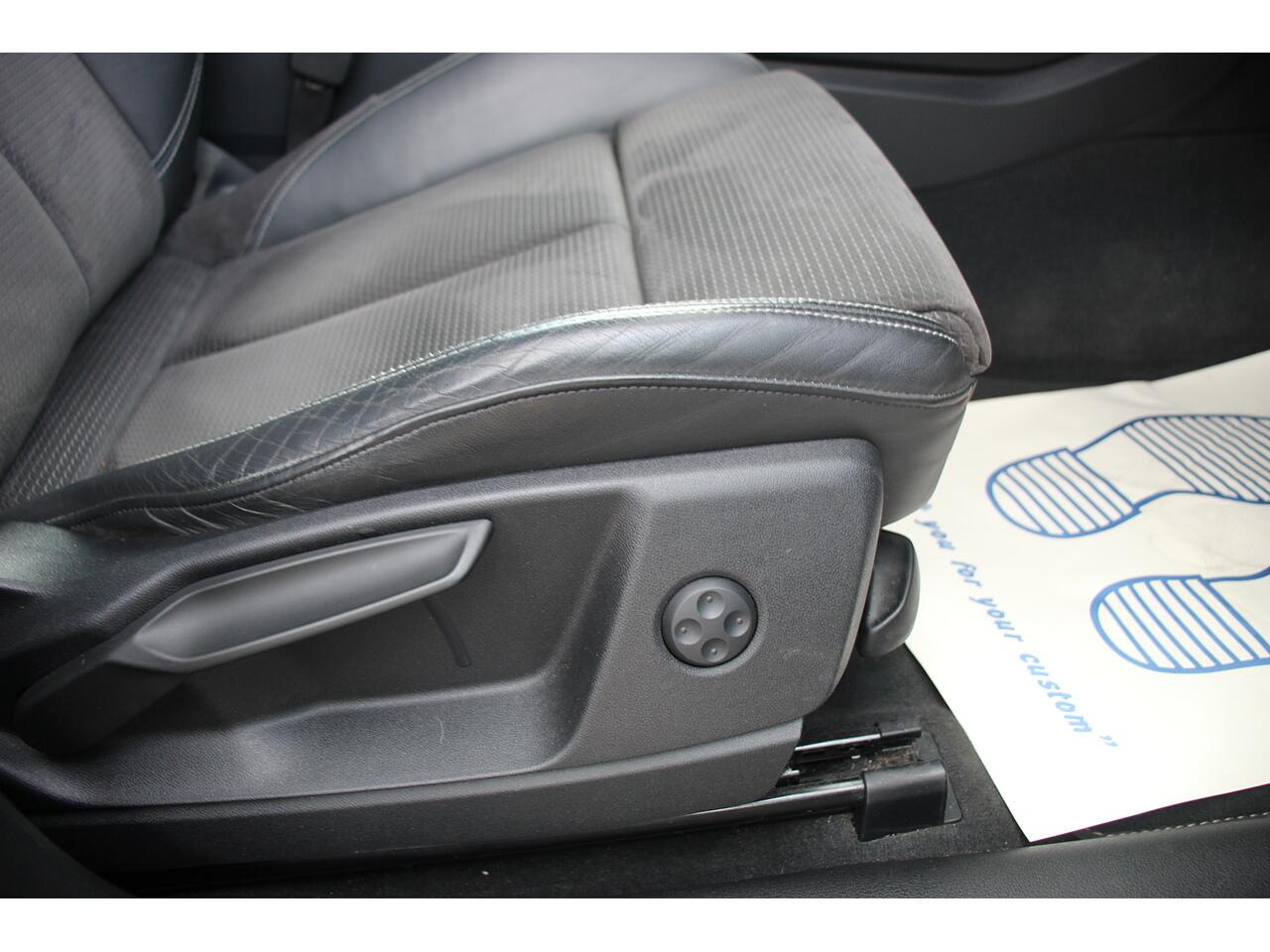 Audi Q5 view 16