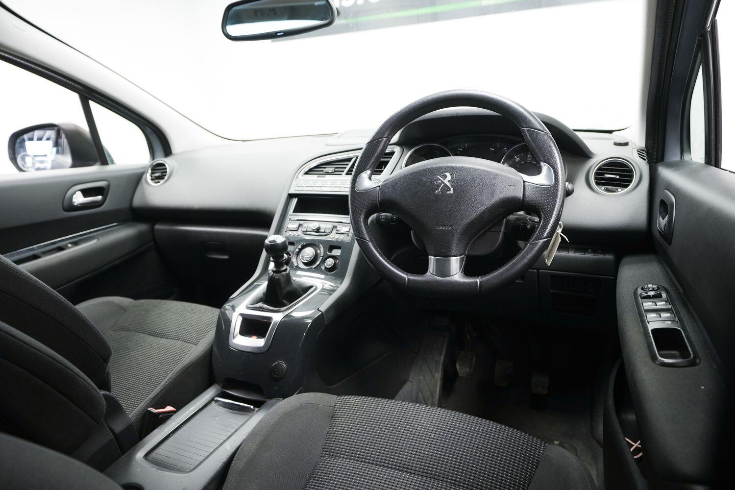Peugeot 5008 view 9