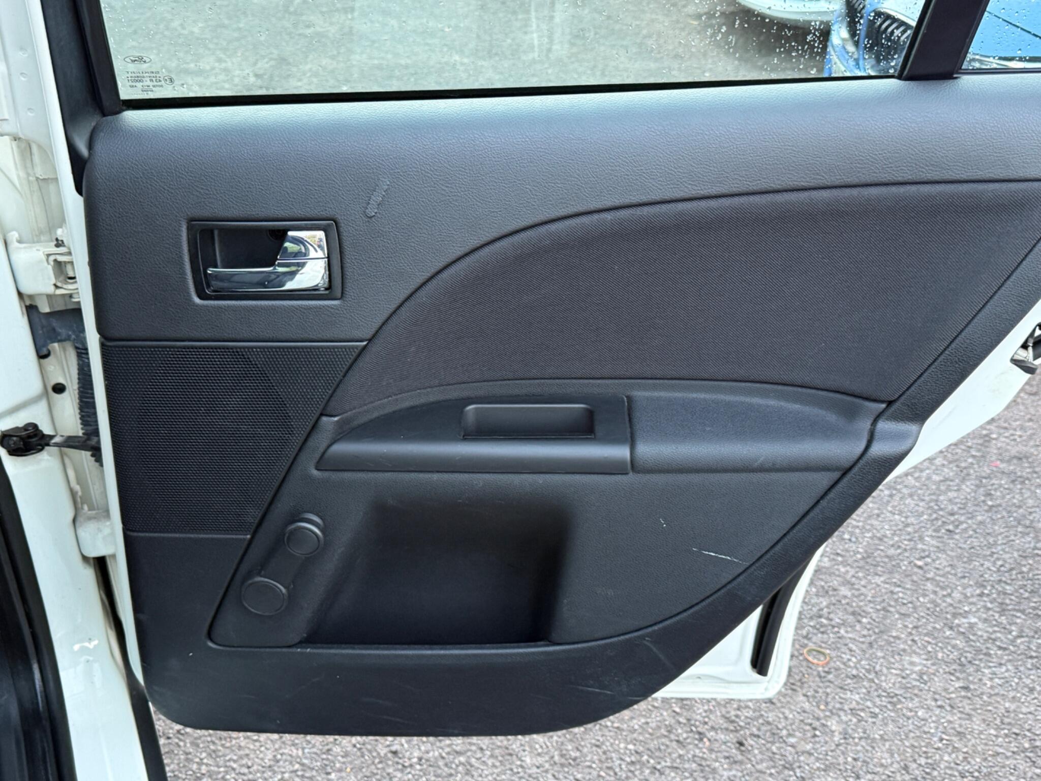Ford Mondeo - Image 20