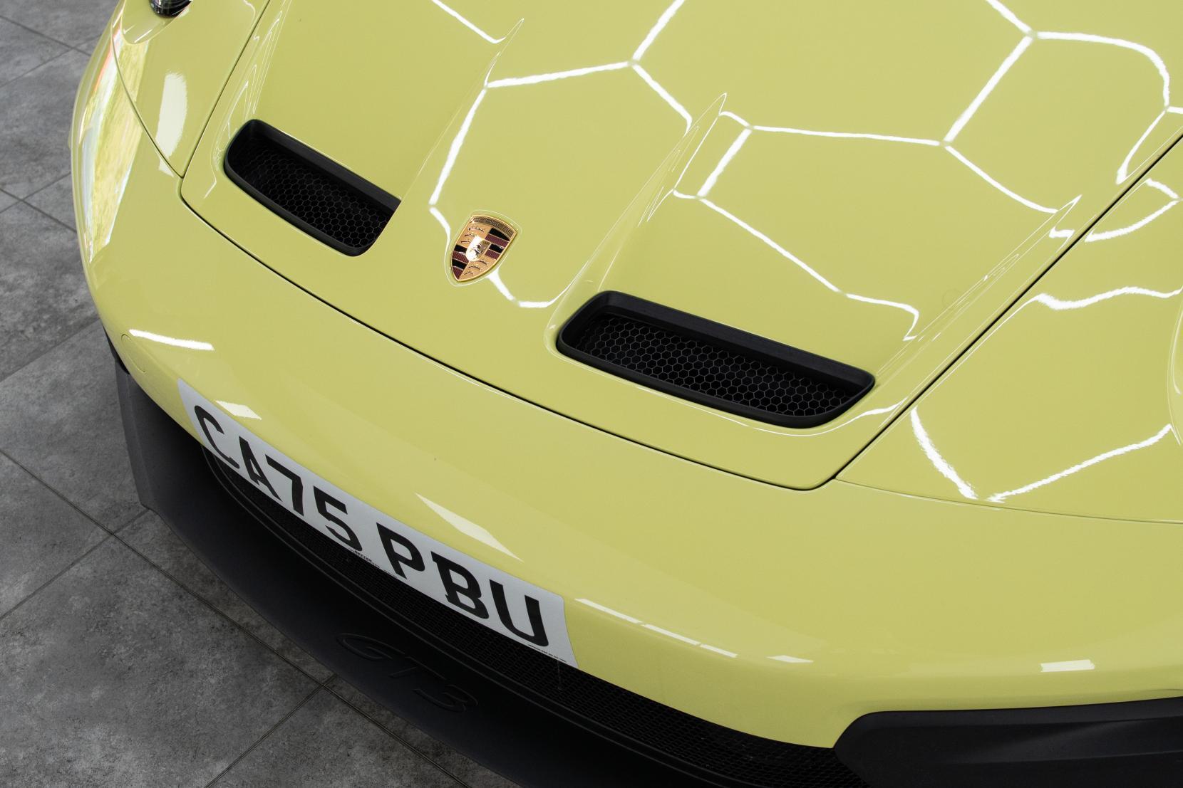 Porsche 911 view 26