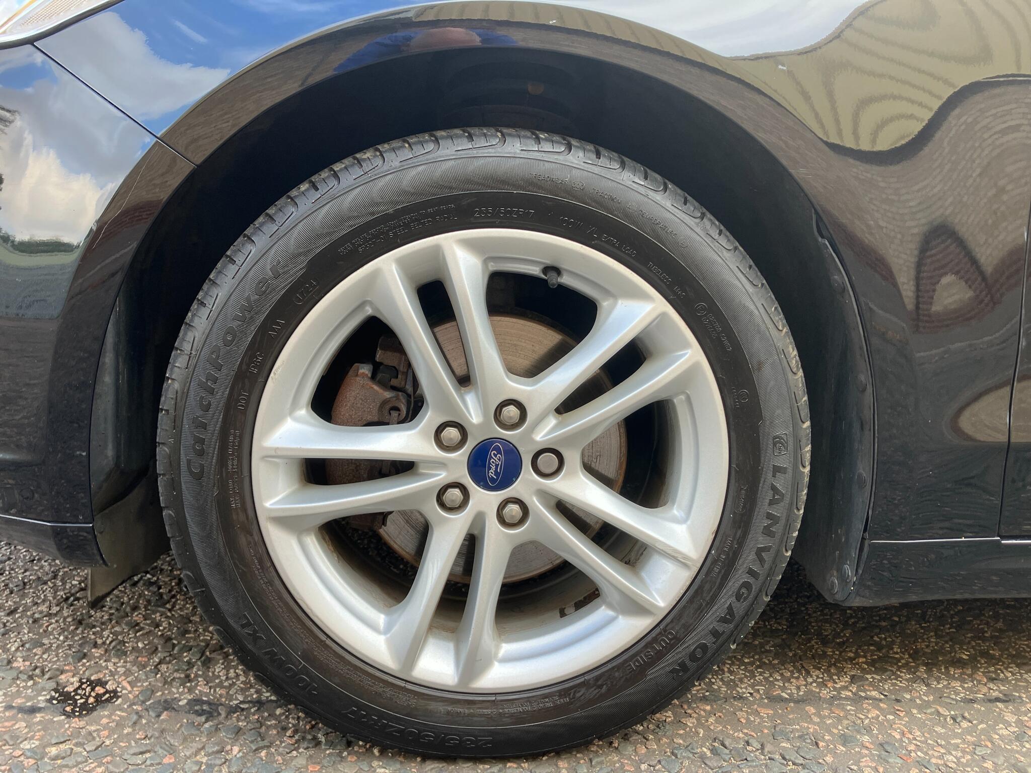 Ford Mondeo view 31