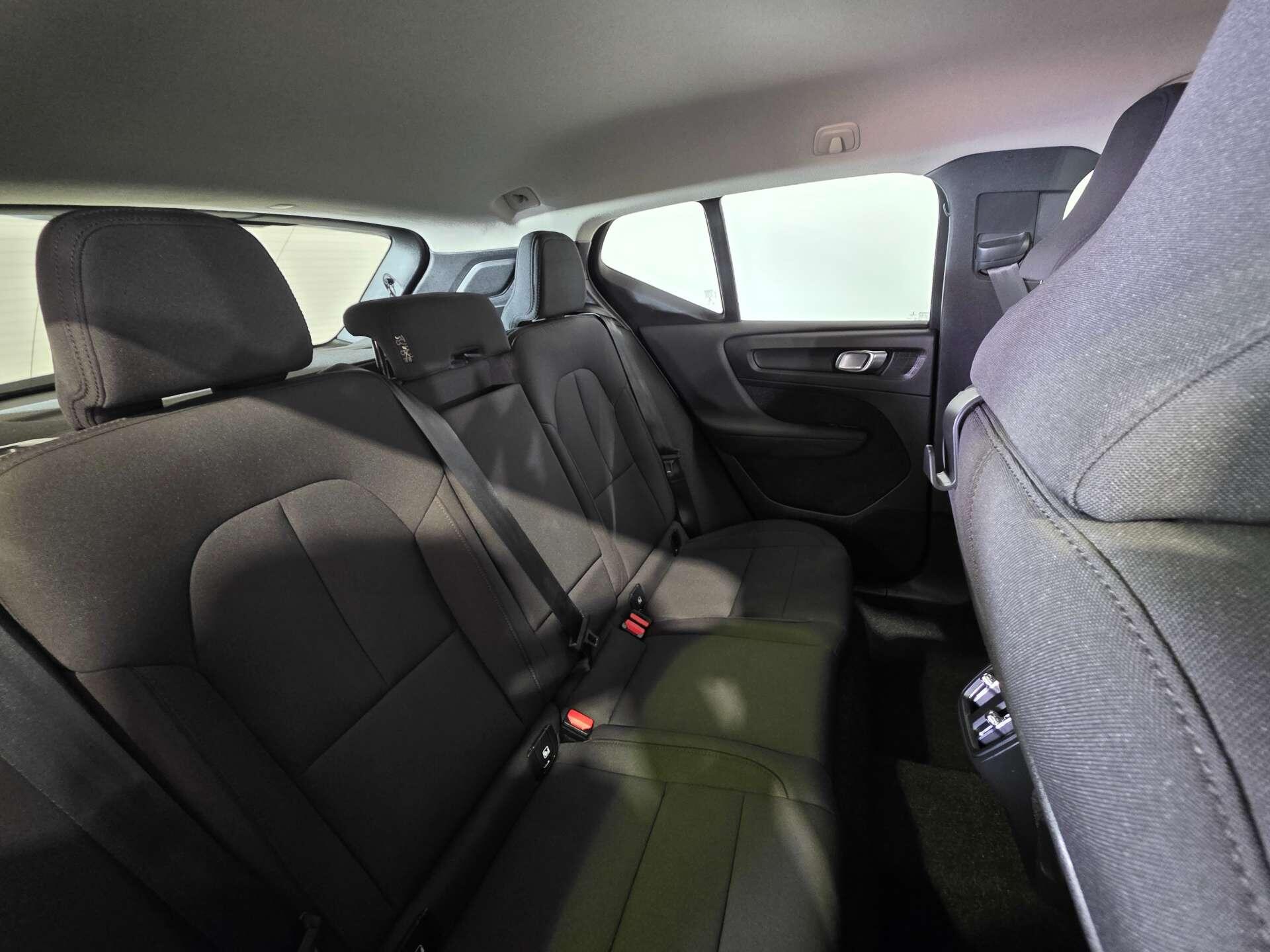 Volvo XC40 view 32