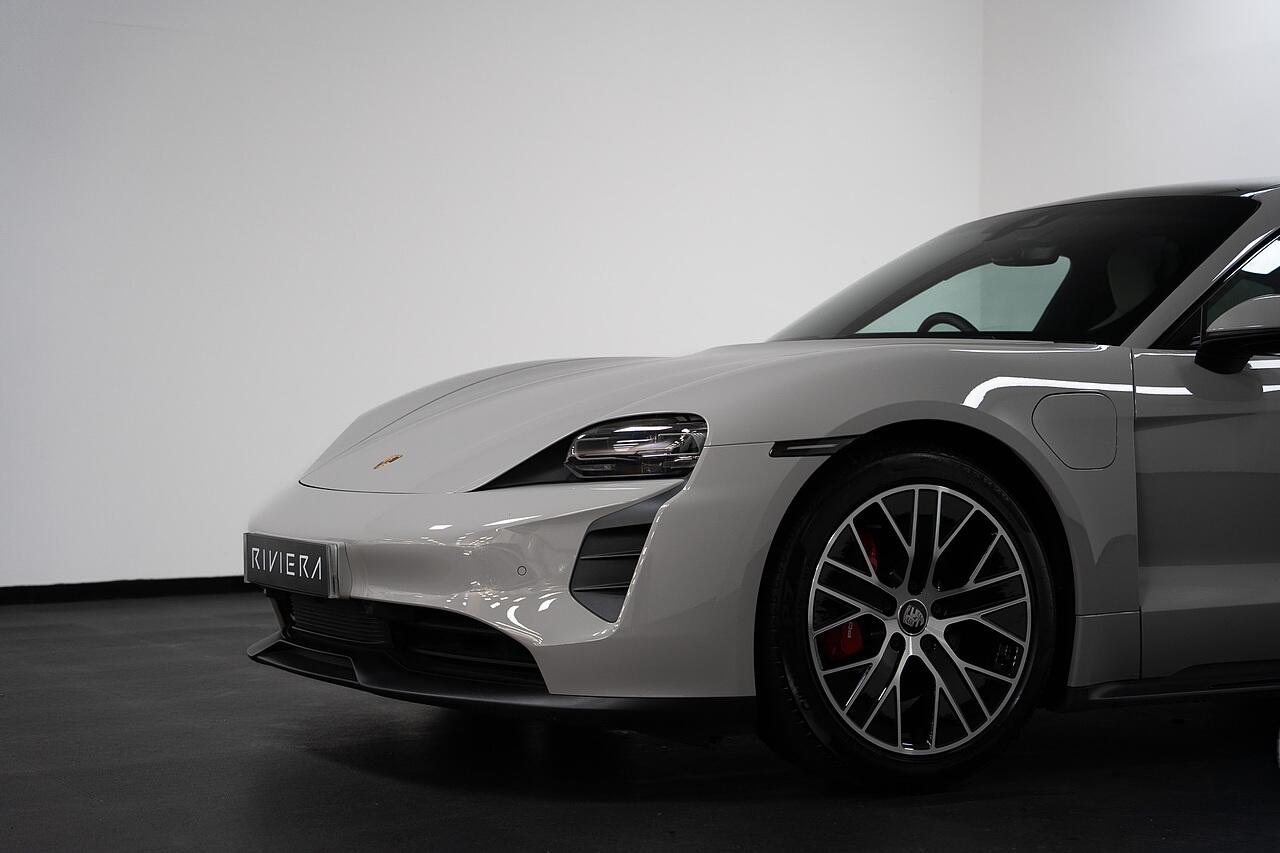 Porsche Taycan view 35