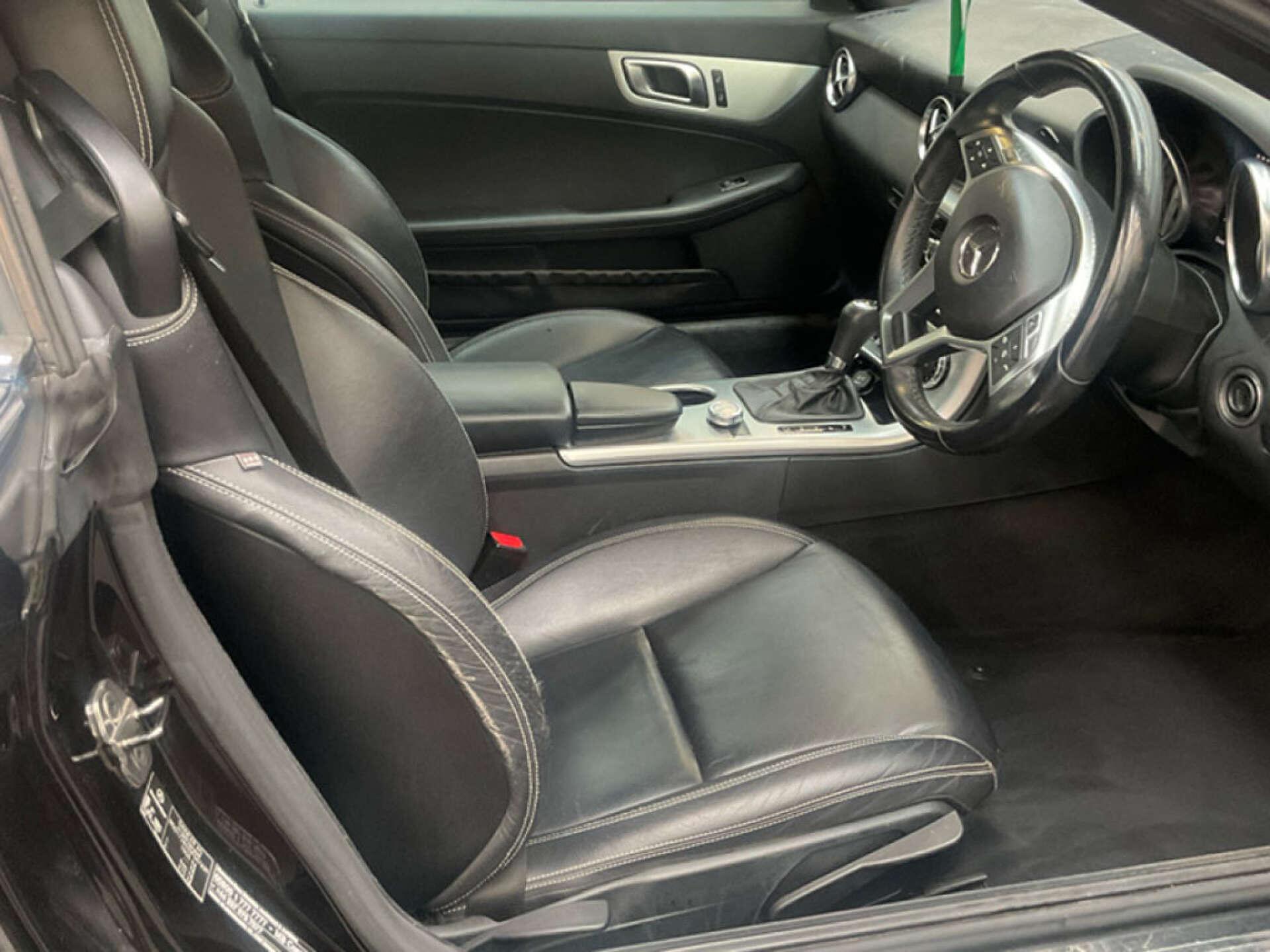 Mercedes-Benz SLK view 3