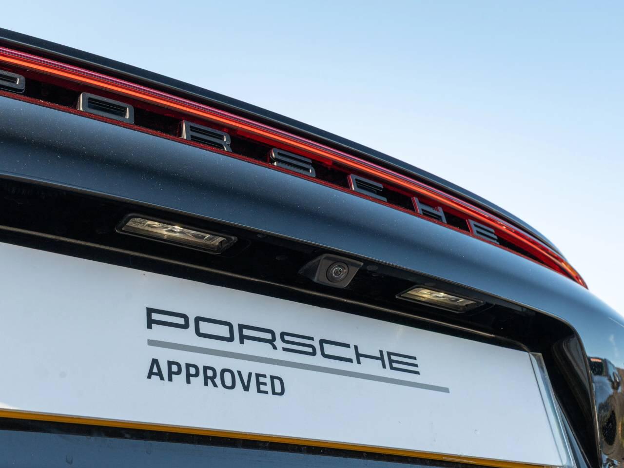 Porsche 911 view 12