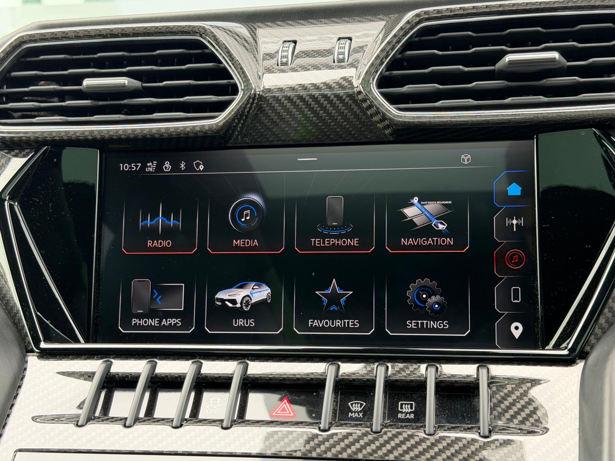 Lamborghini Urus view 30