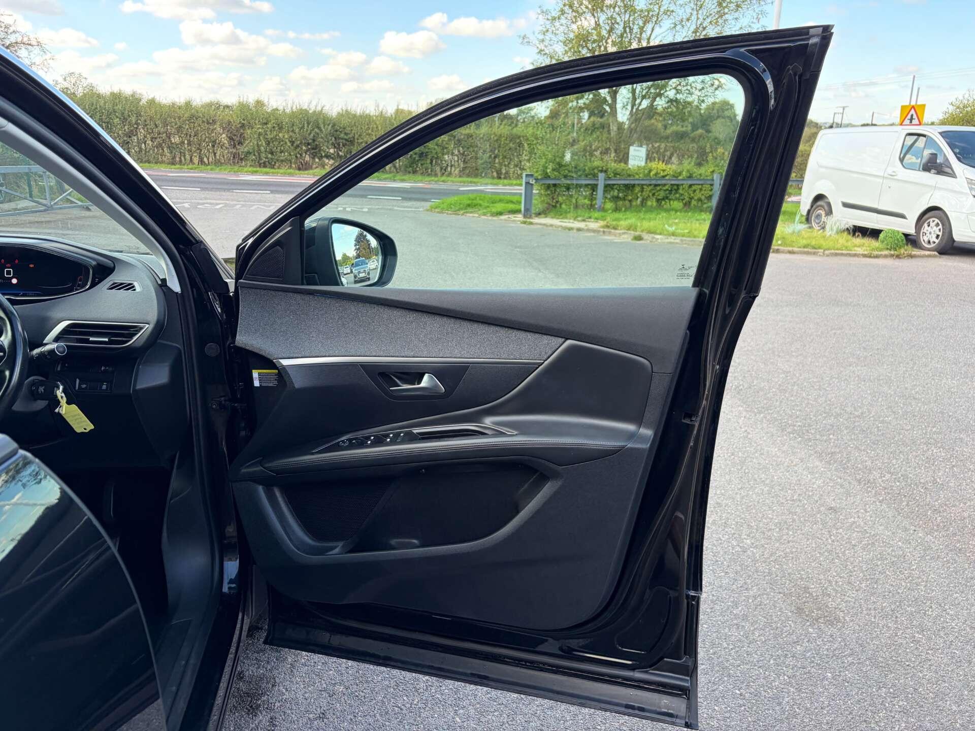 Peugeot 3008 view 34