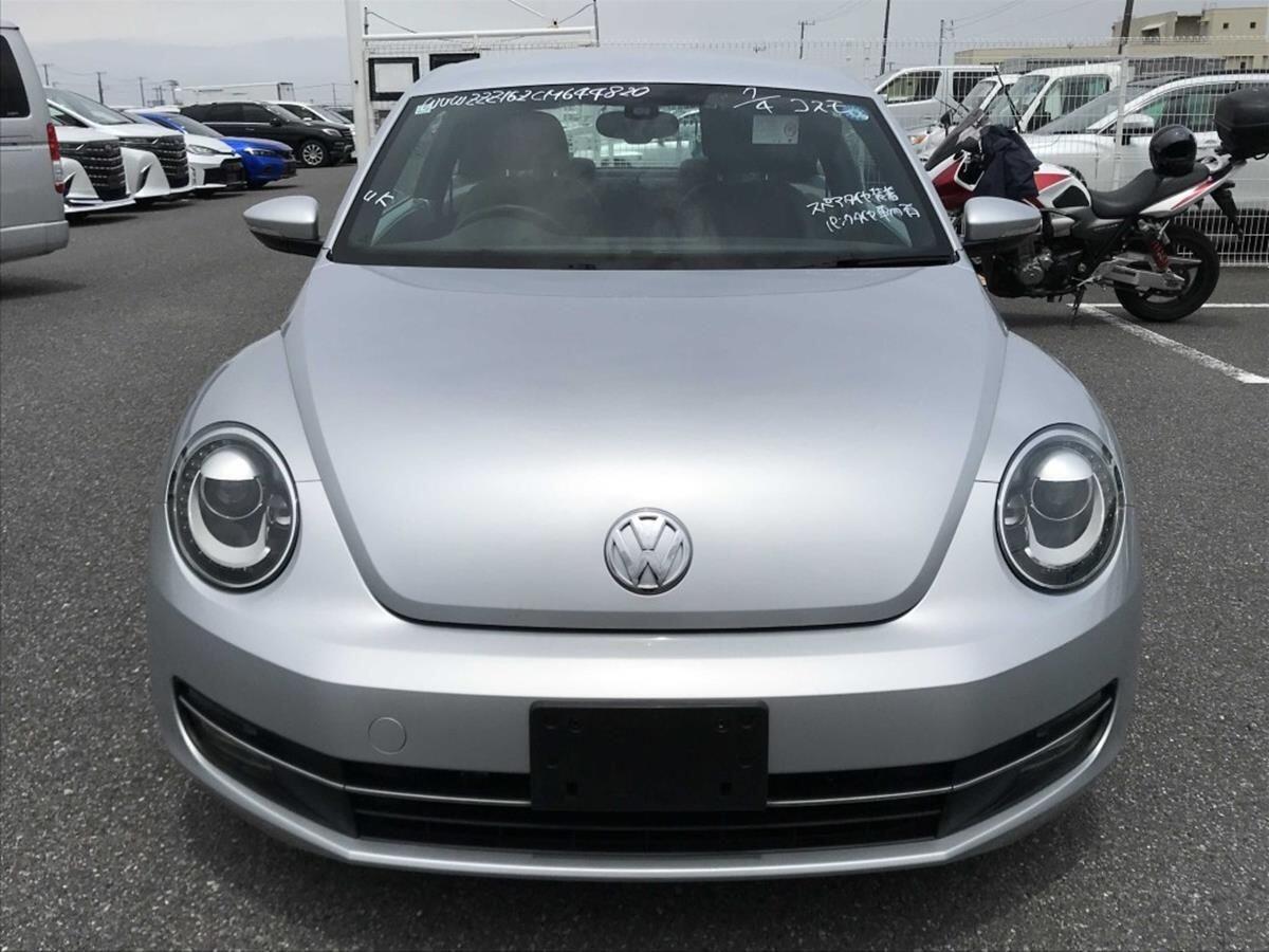 Volkswagen Beetle view 4