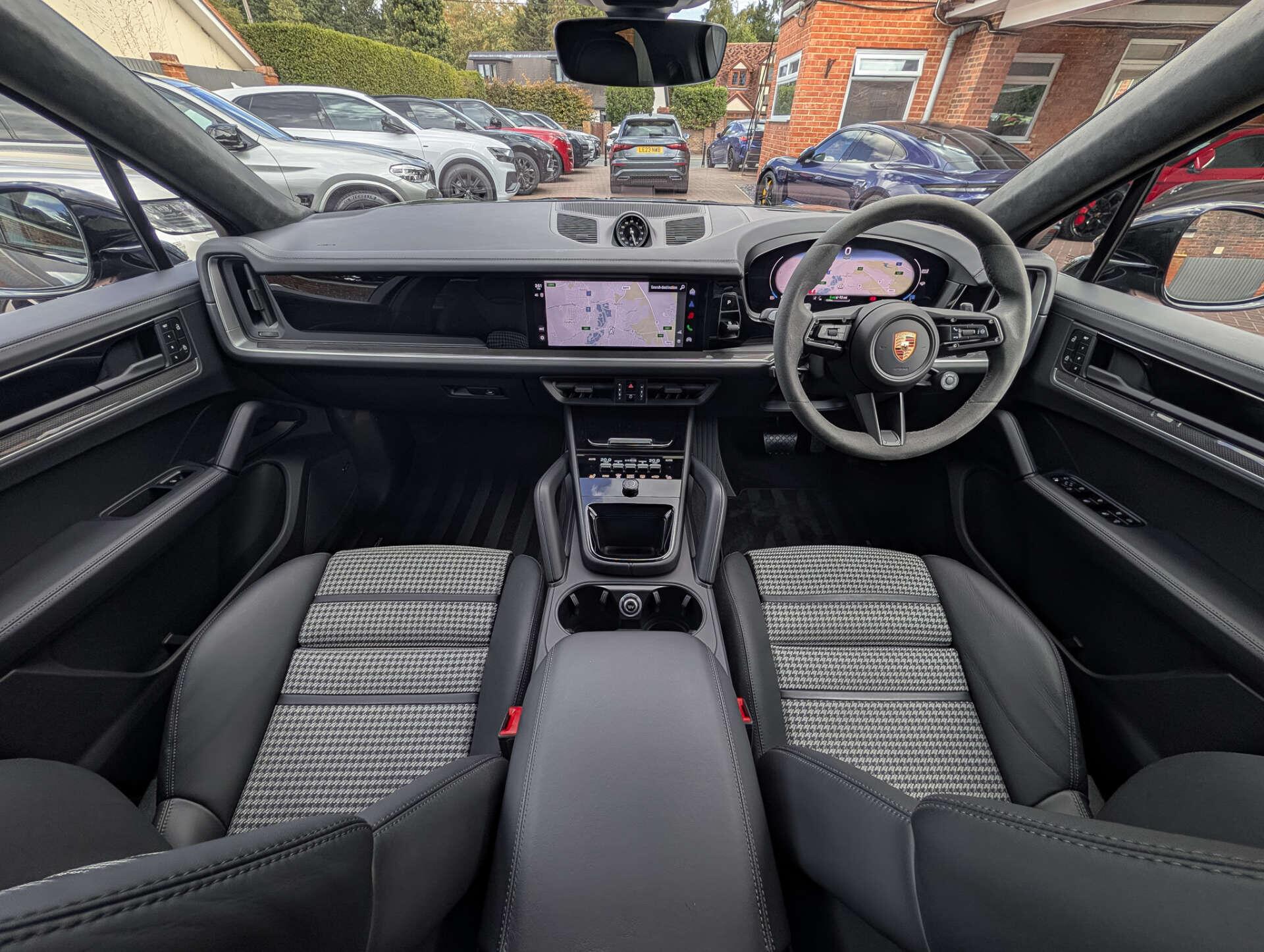 Porsche Cayenne view 27