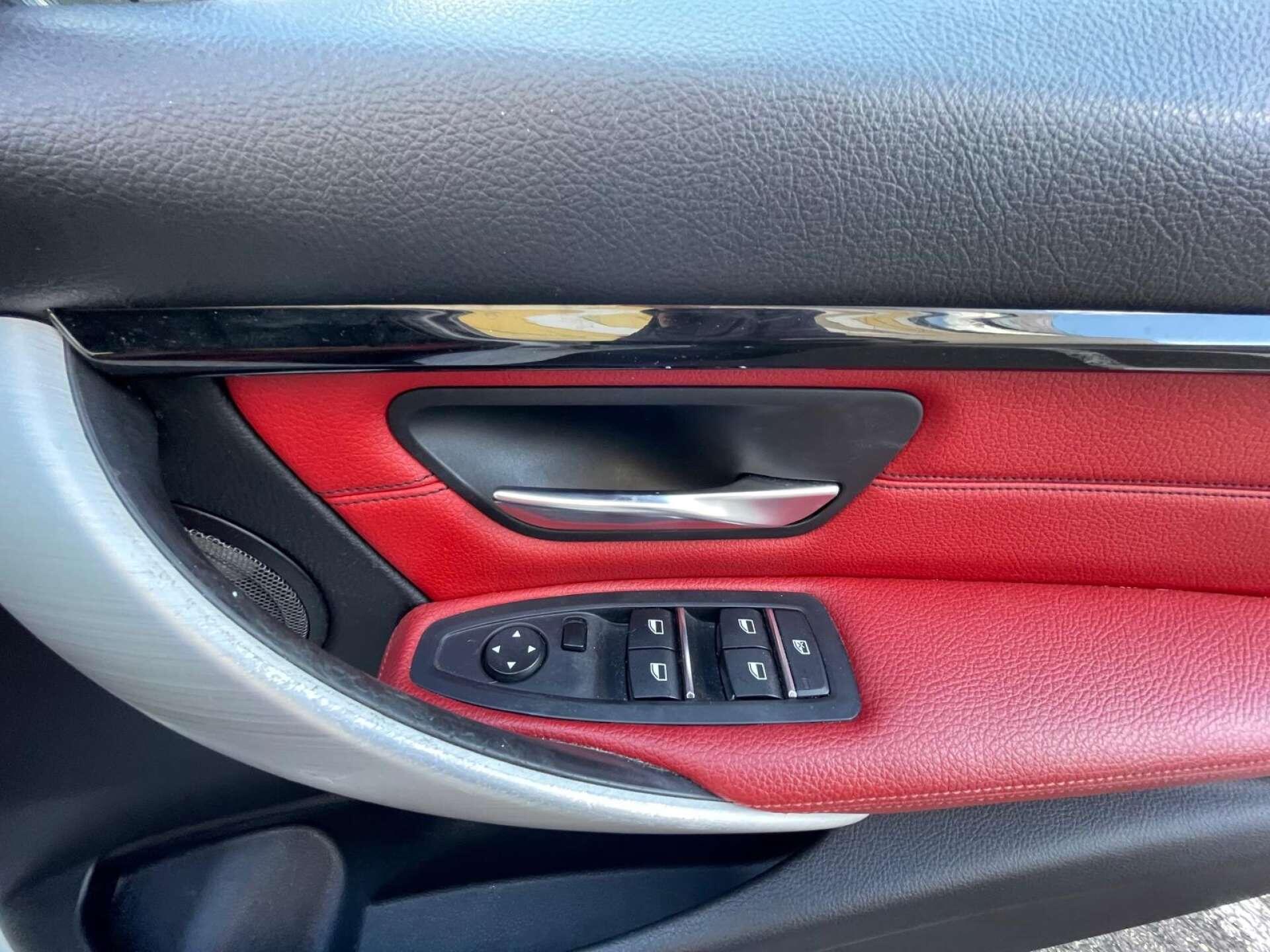BMW 3 Series view 26