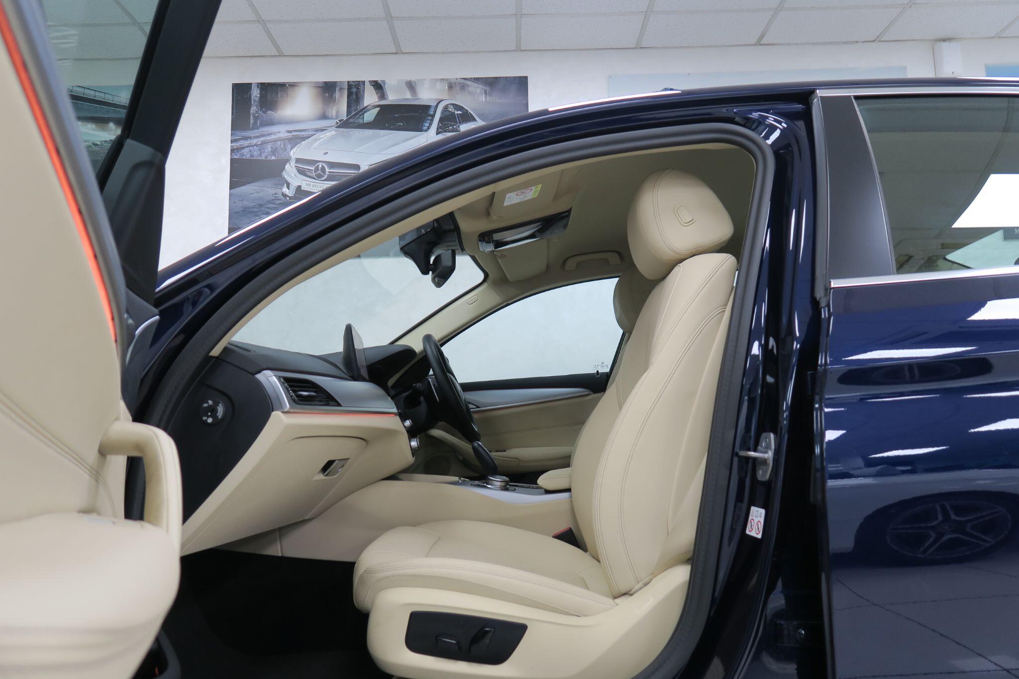 BMW 5 Series view 4