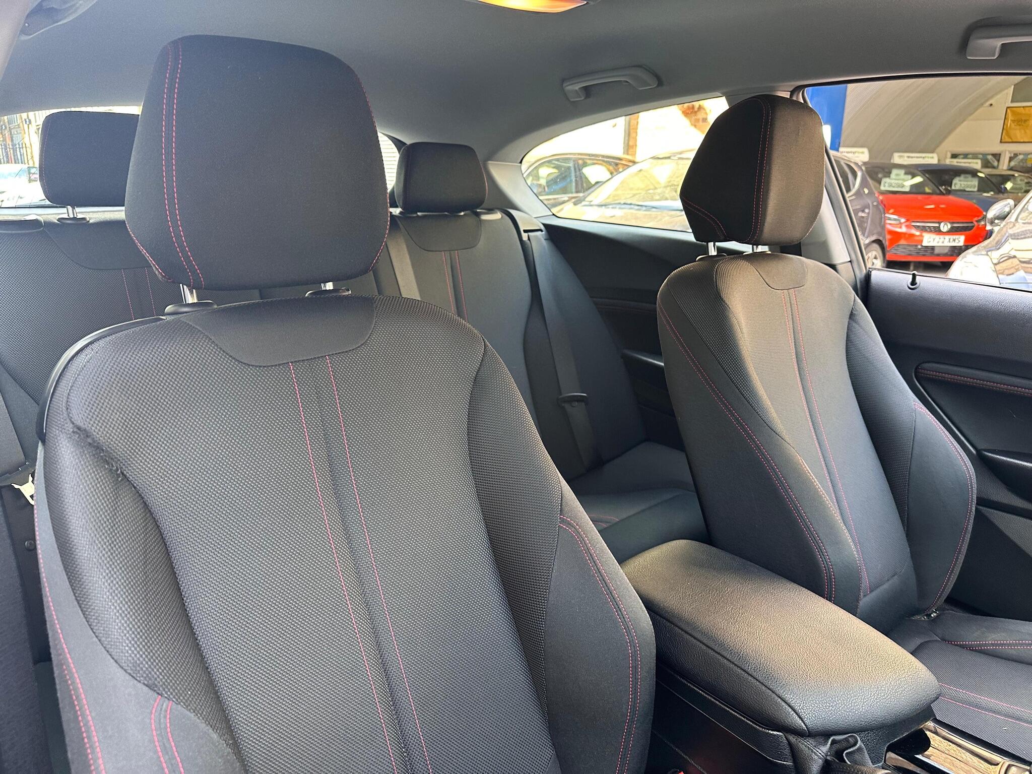 BMW 1 Series view 18
