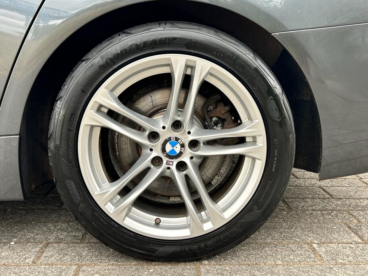 BMW 5 Series view 41