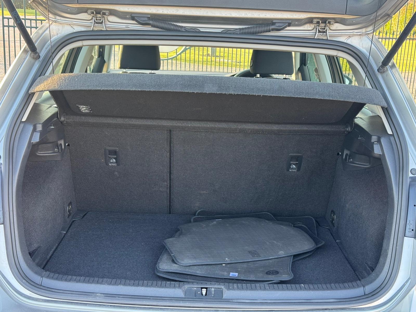 2013 Volkswagen Golf image 32