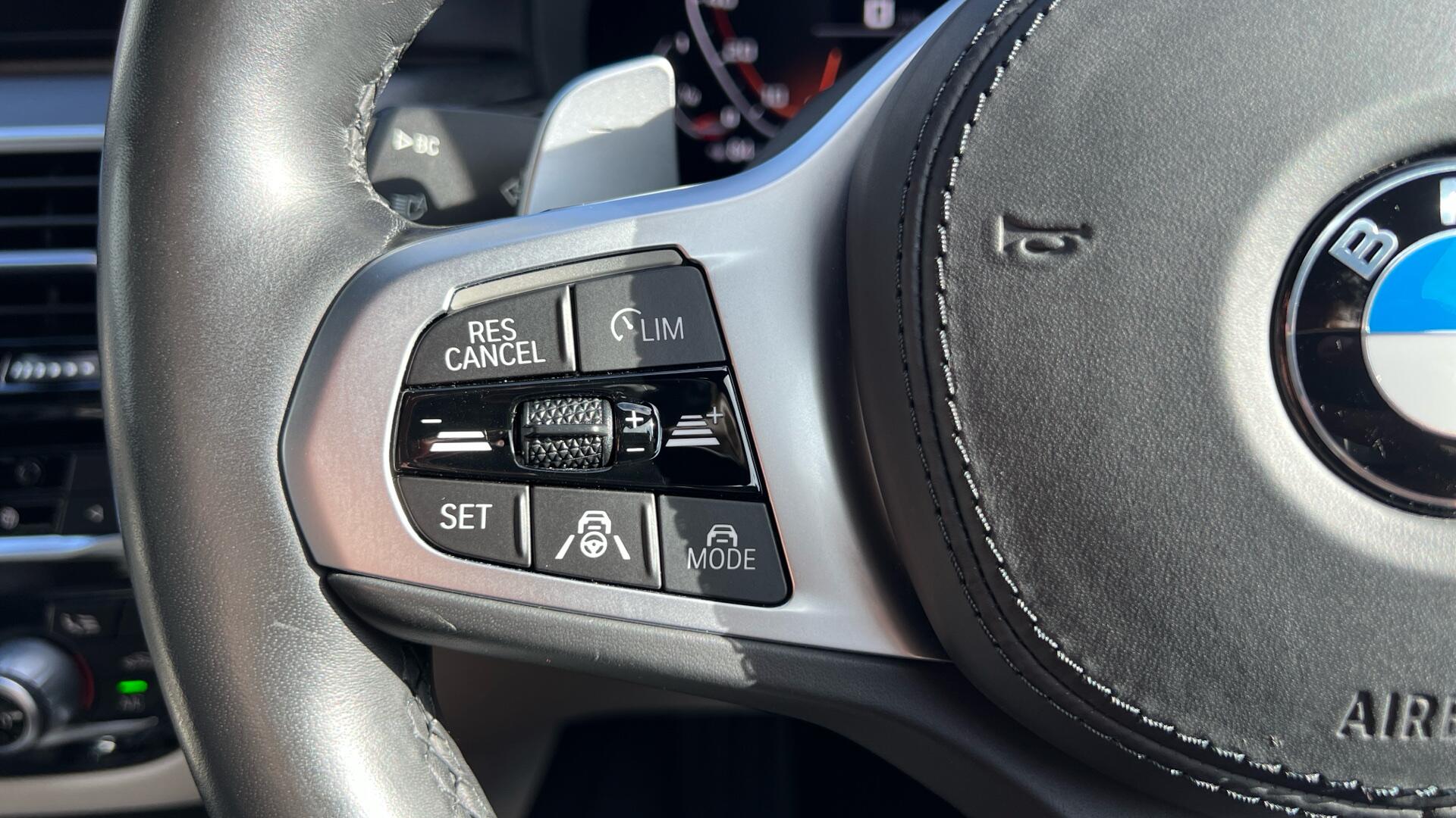 BMW 5 Series view 17