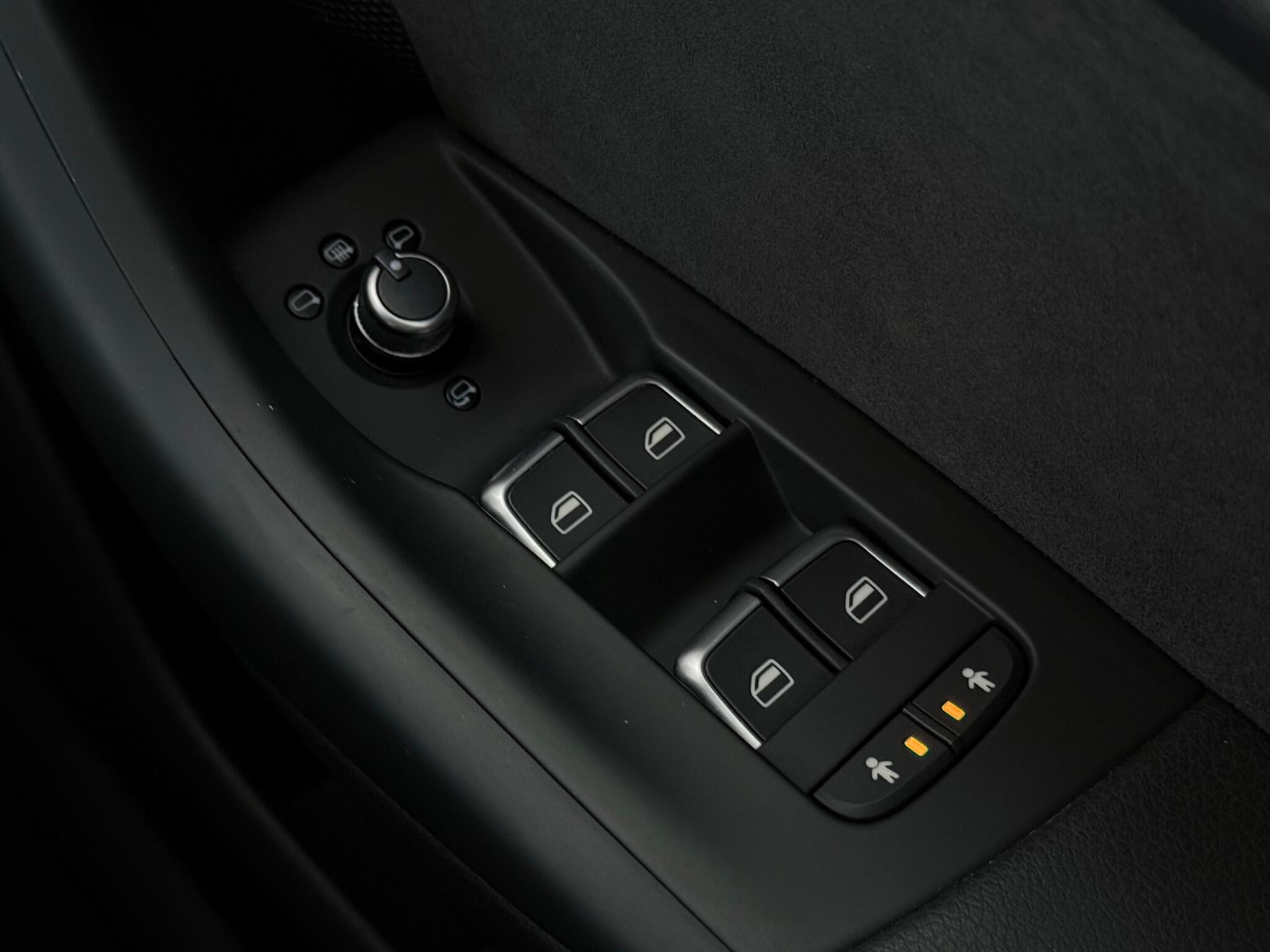 Audi Q3 view 21